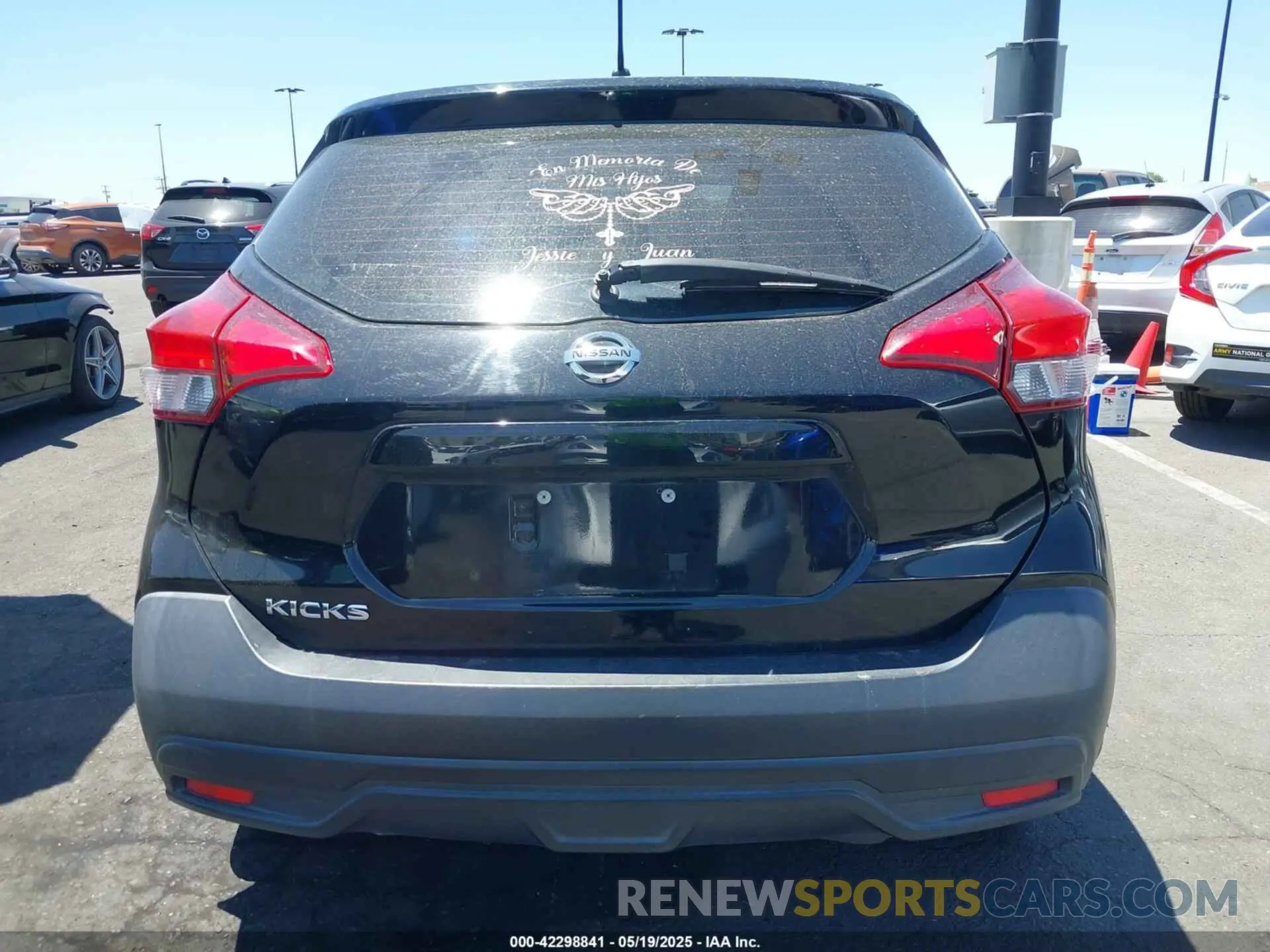 17 Photograph of a damaged car 3N1CP5CU5KL481294 NISSAN KICKS 2019