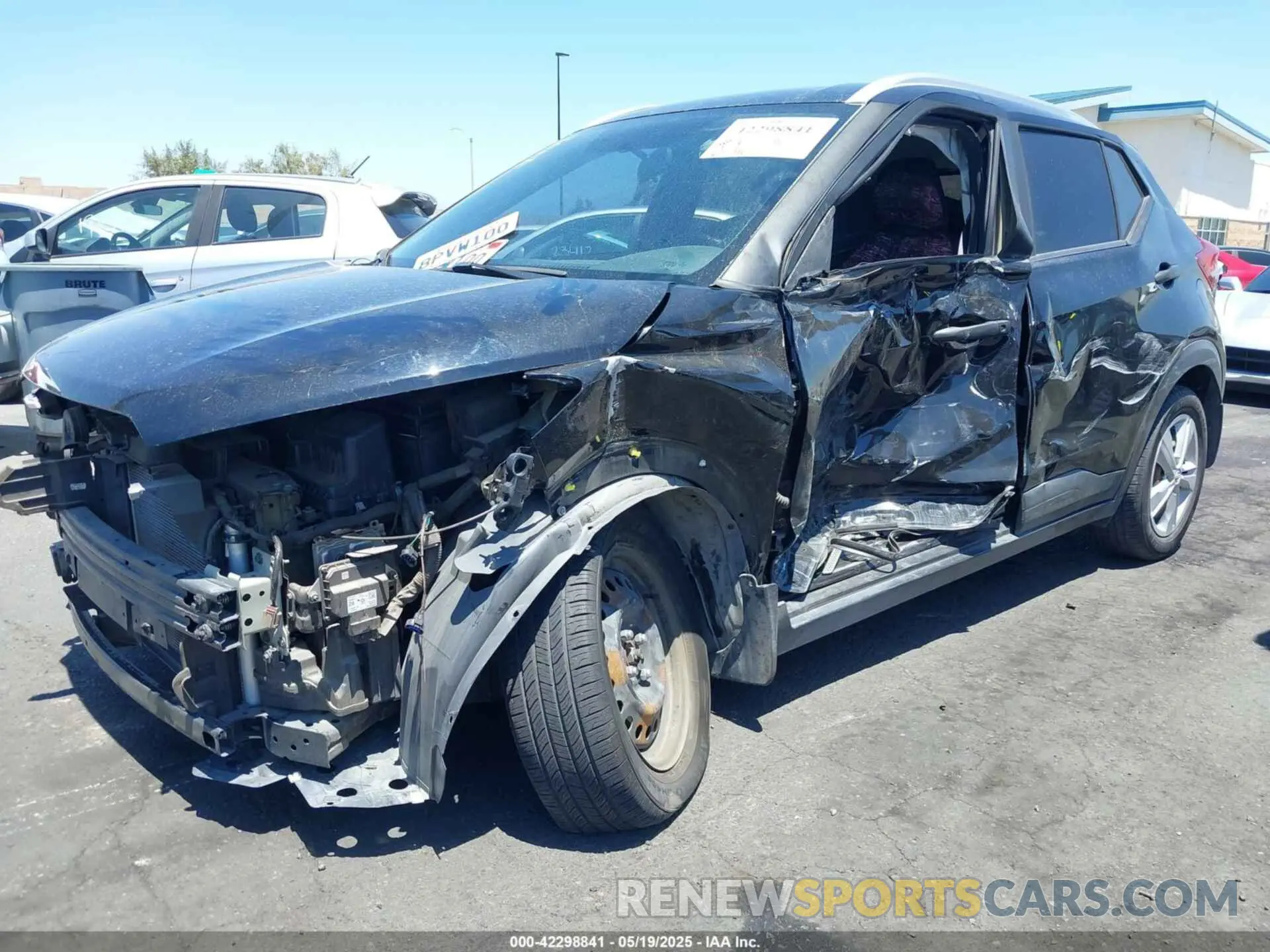 2 Photograph of a damaged car 3N1CP5CU5KL481294 NISSAN KICKS 2019