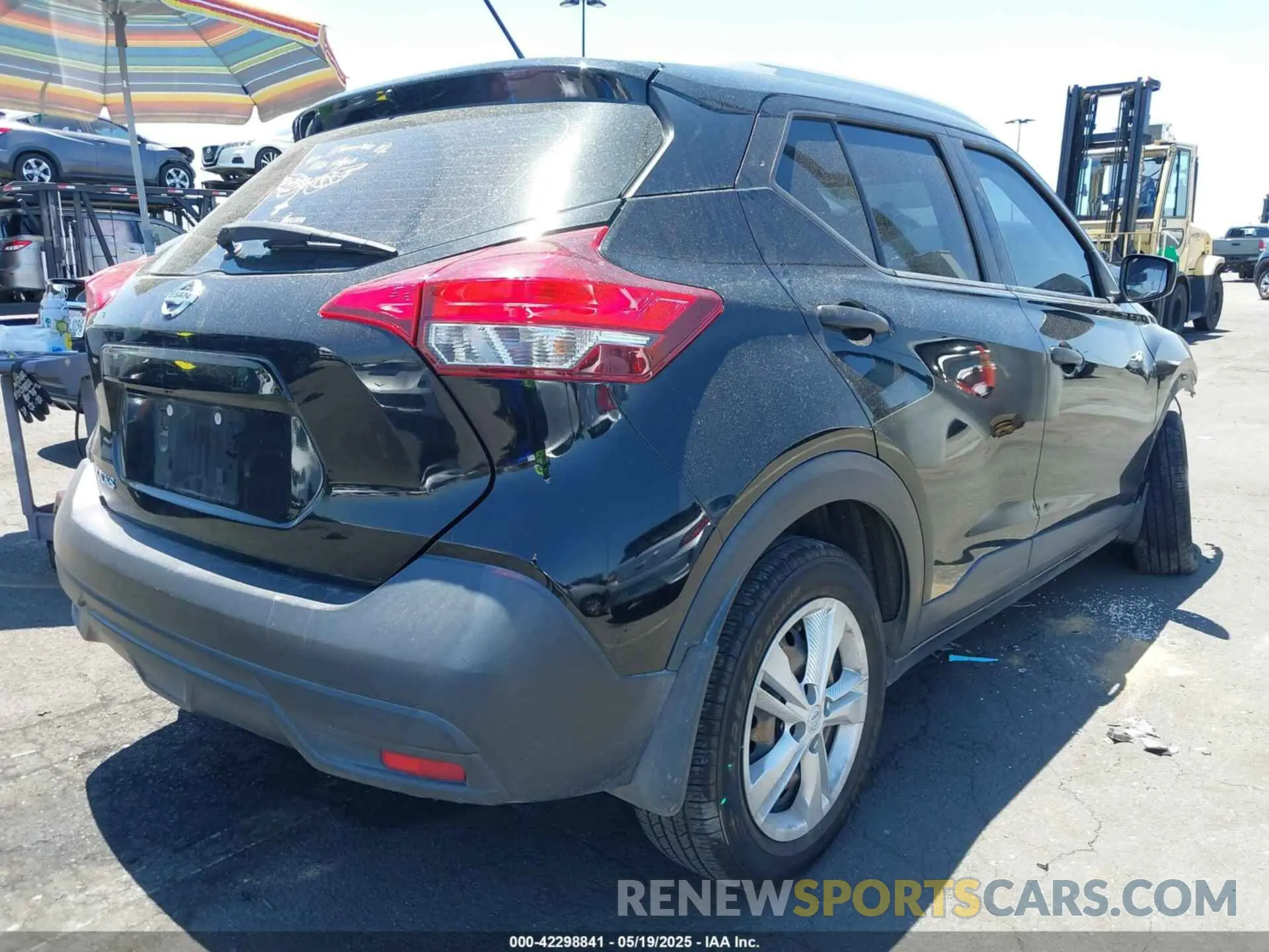 4 Photograph of a damaged car 3N1CP5CU5KL481294 NISSAN KICKS 2019