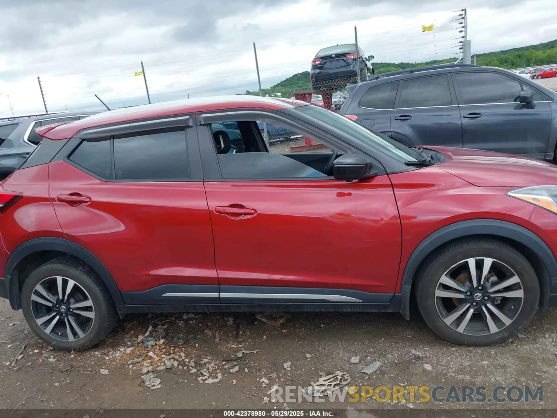 14 Photograph of a damaged car 3N1CP5CU5KL482008 NISSAN KICKS 2019