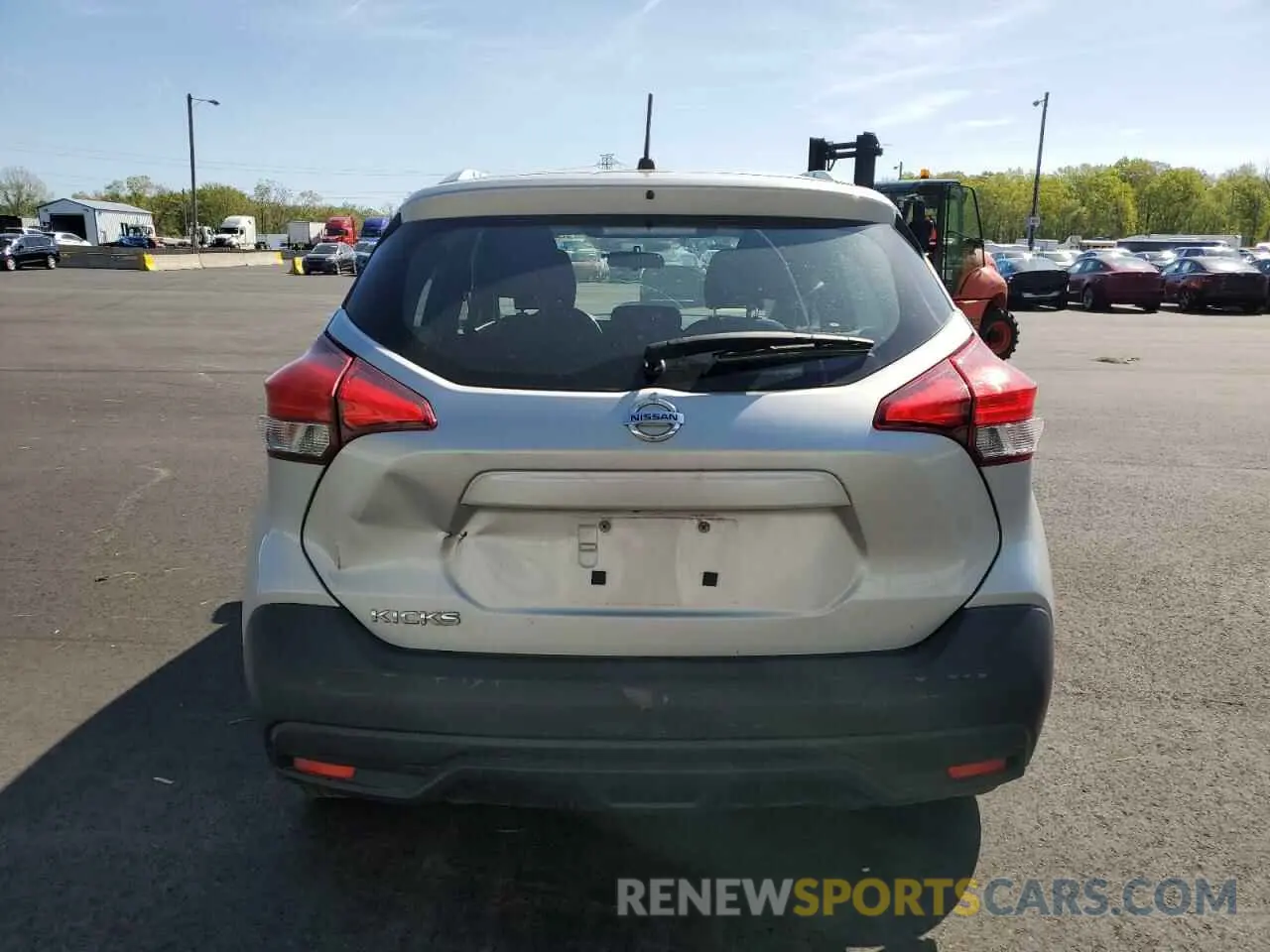 6 Photograph of a damaged car 3N1CP5CU5KL483109 NISSAN KICKS 2019