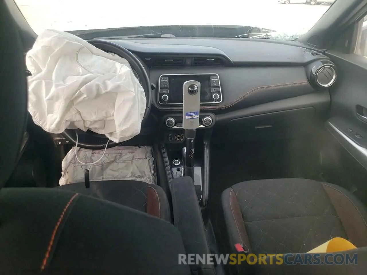 8 Photograph of a damaged car 3N1CP5CU5KL483319 NISSAN KICKS 2019