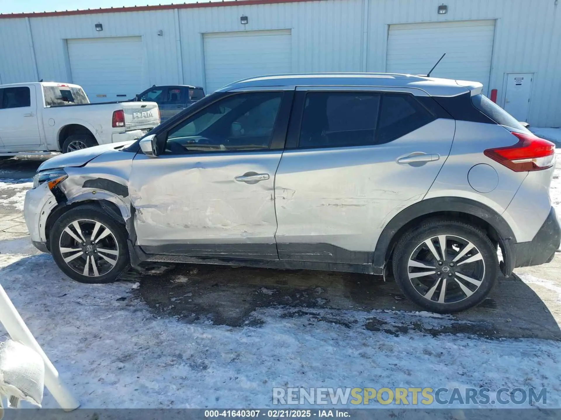 15 Photograph of a damaged car 3N1CP5CU5KL498273 NISSAN KICKS 2019
