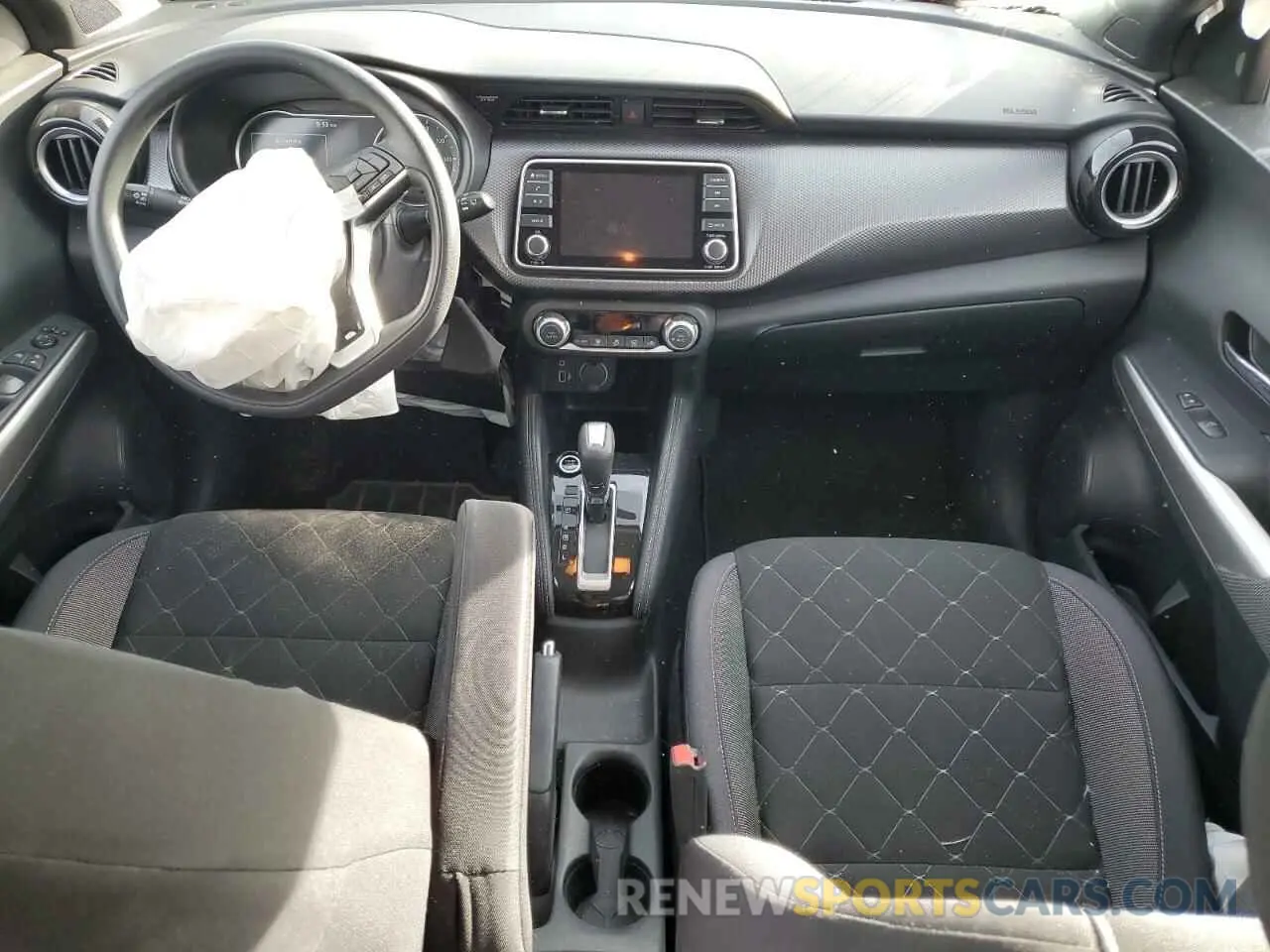 8 Photograph of a damaged car 3N1CP5CU5KL509711 NISSAN KICKS 2019