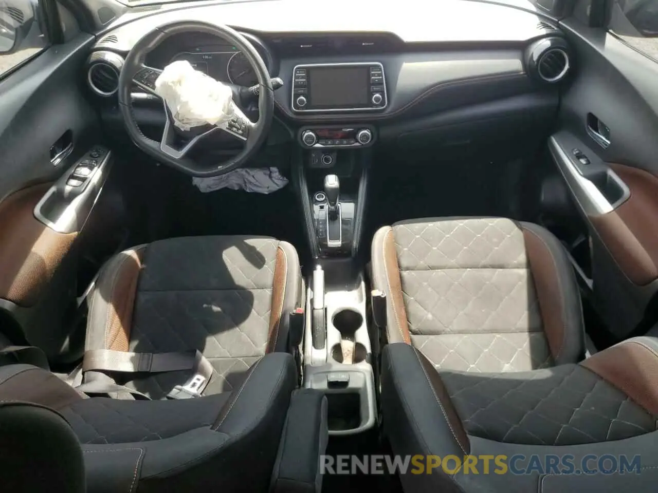 8 Photograph of a damaged car 3N1CP5CU5KL514570 NISSAN KICKS 2019