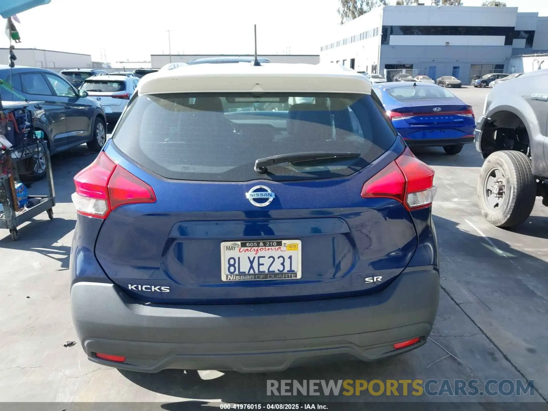 17 Photograph of a damaged car 3N1CP5CU5KL517856 NISSAN KICKS 2019