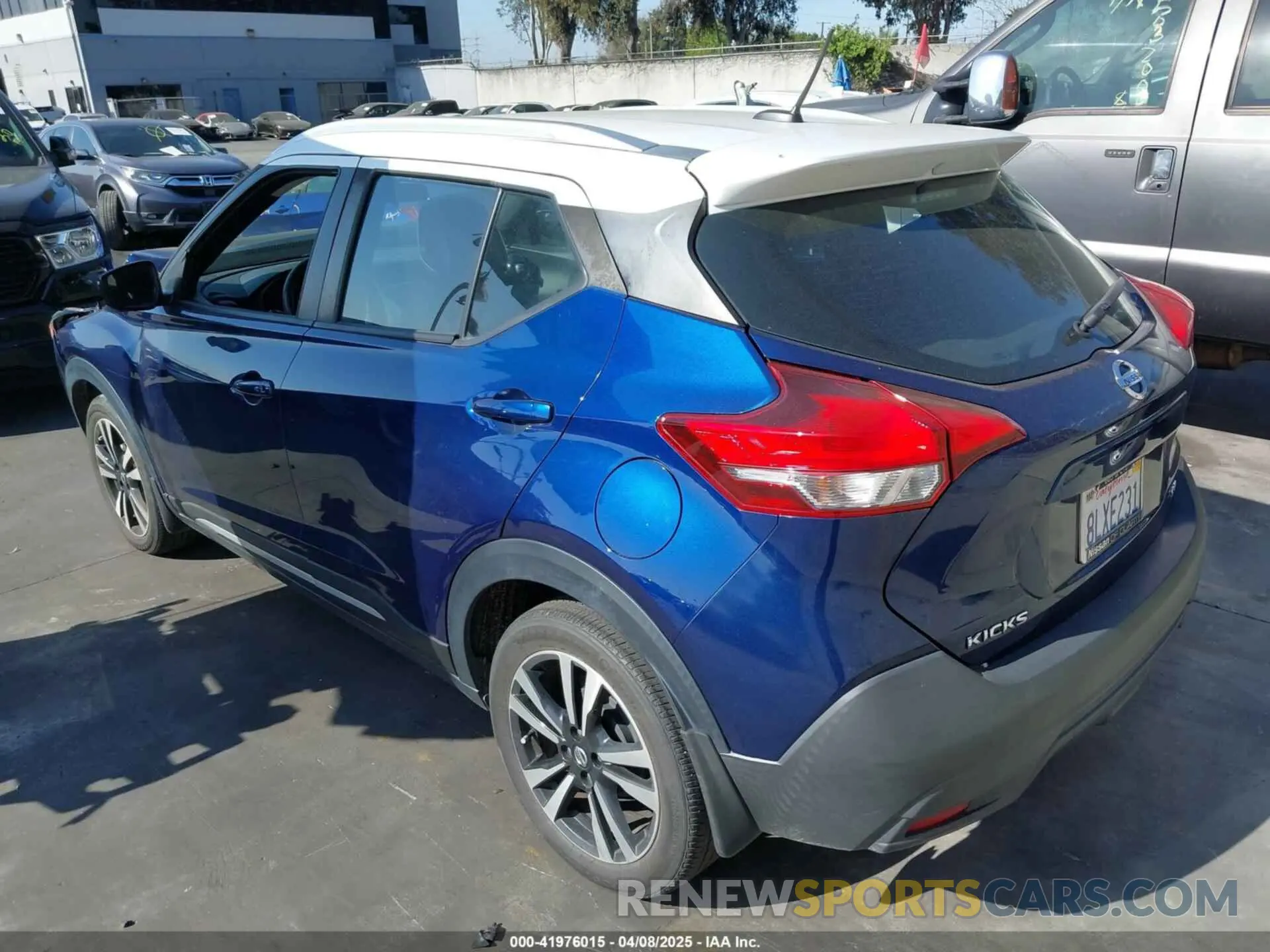 3 Photograph of a damaged car 3N1CP5CU5KL517856 NISSAN KICKS 2019