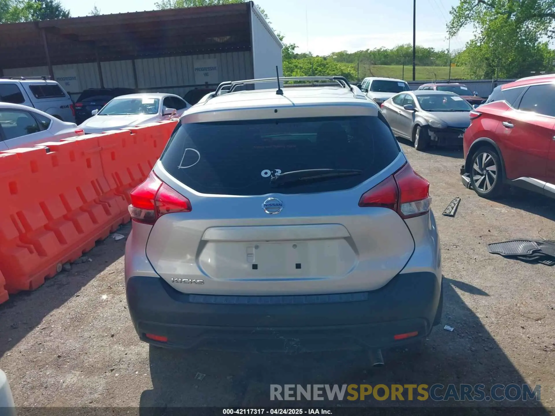 15 Photograph of a damaged car 3N1CP5CU5KL518974 NISSAN KICKS 2019