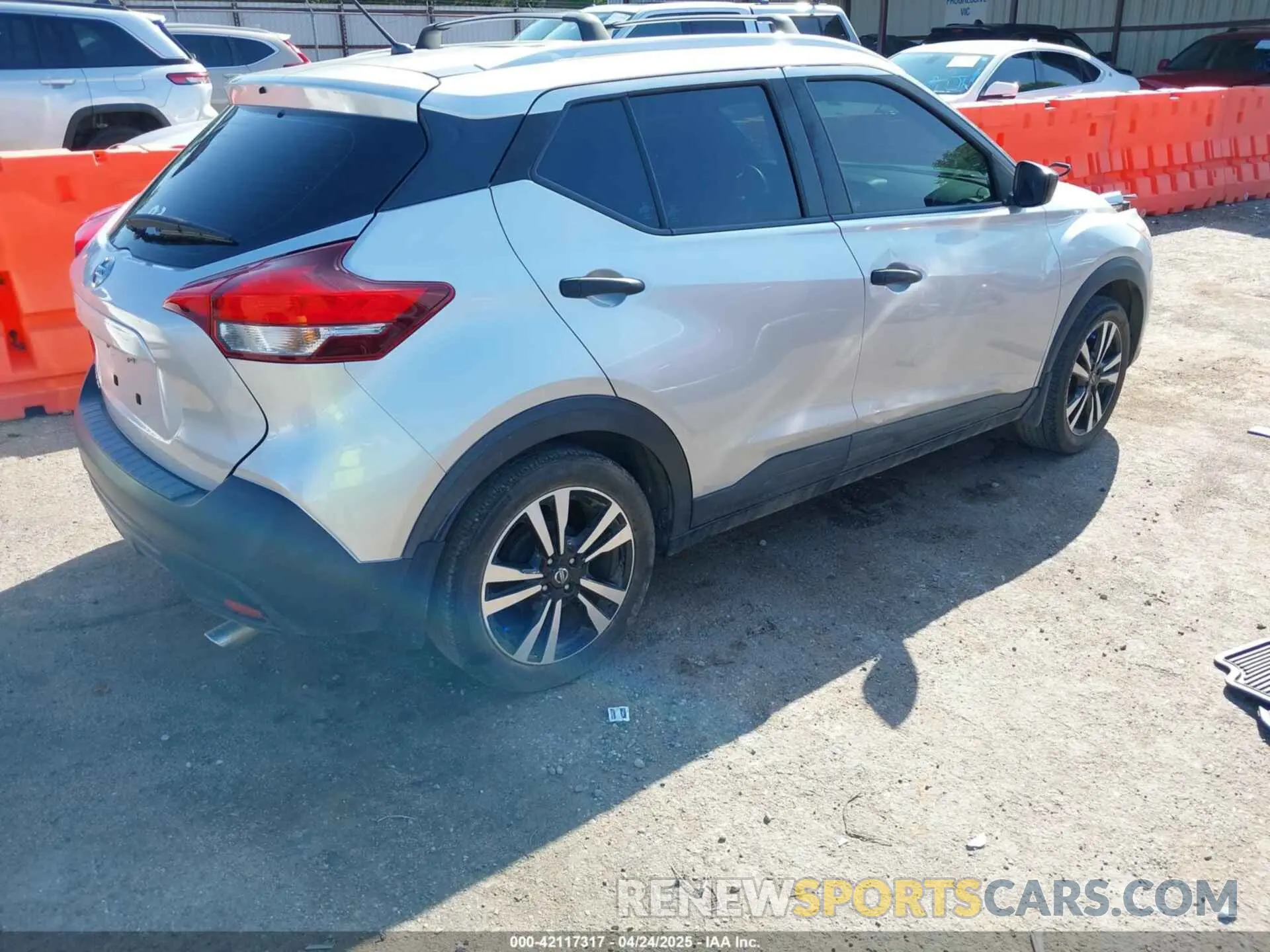4 Photograph of a damaged car 3N1CP5CU5KL518974 NISSAN KICKS 2019