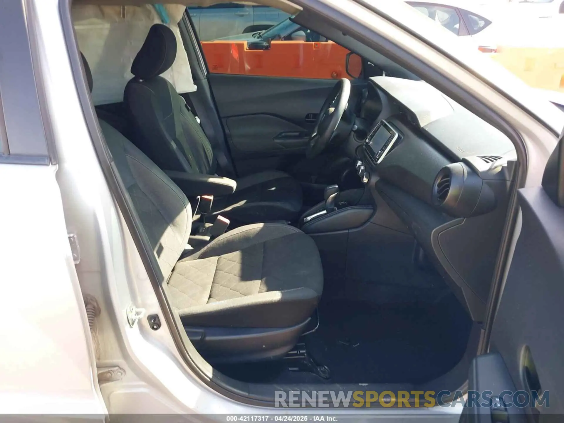 5 Photograph of a damaged car 3N1CP5CU5KL518974 NISSAN KICKS 2019