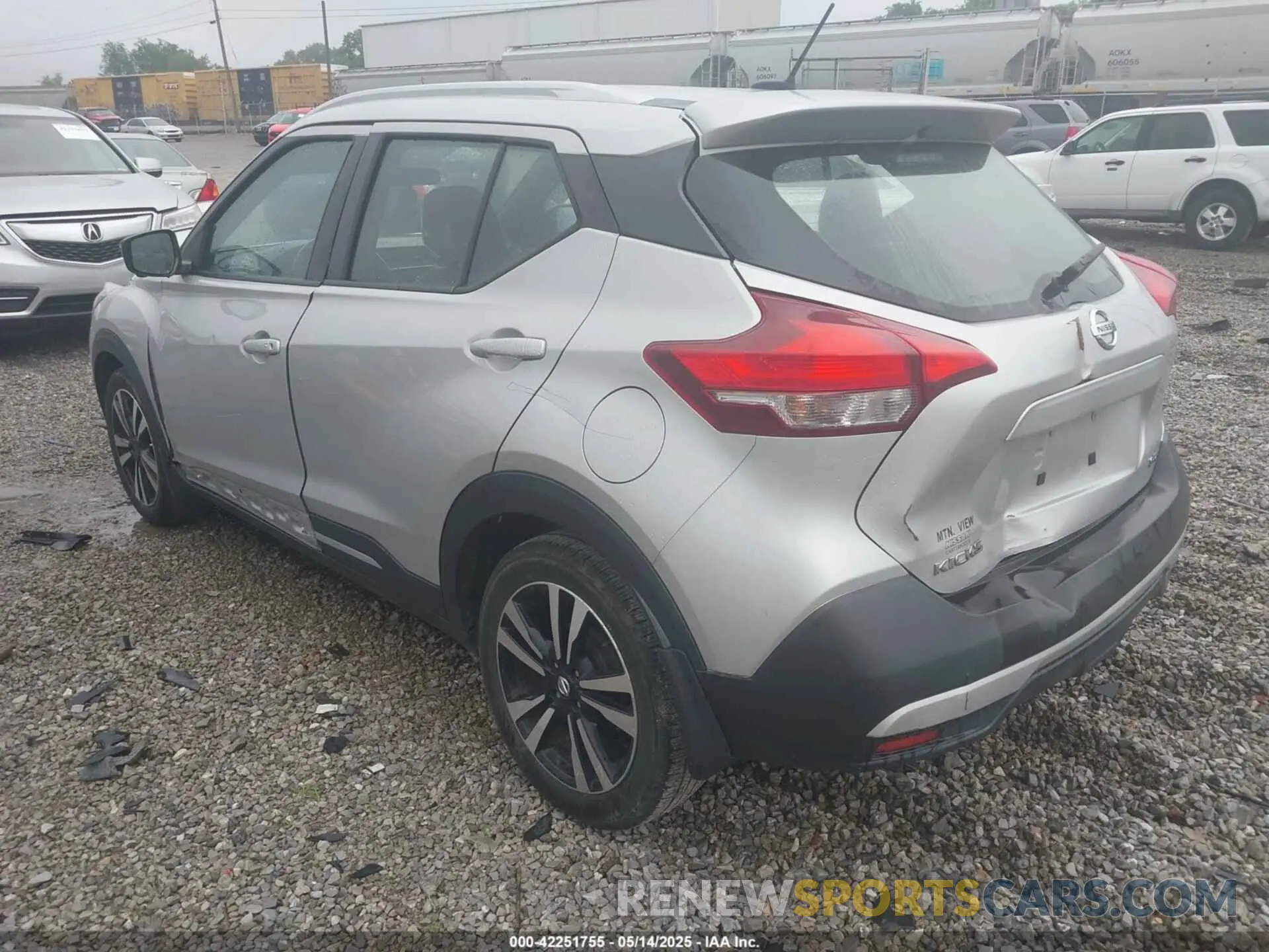 3 Photograph of a damaged car 3N1CP5CU5KL521681 NISSAN KICKS 2019