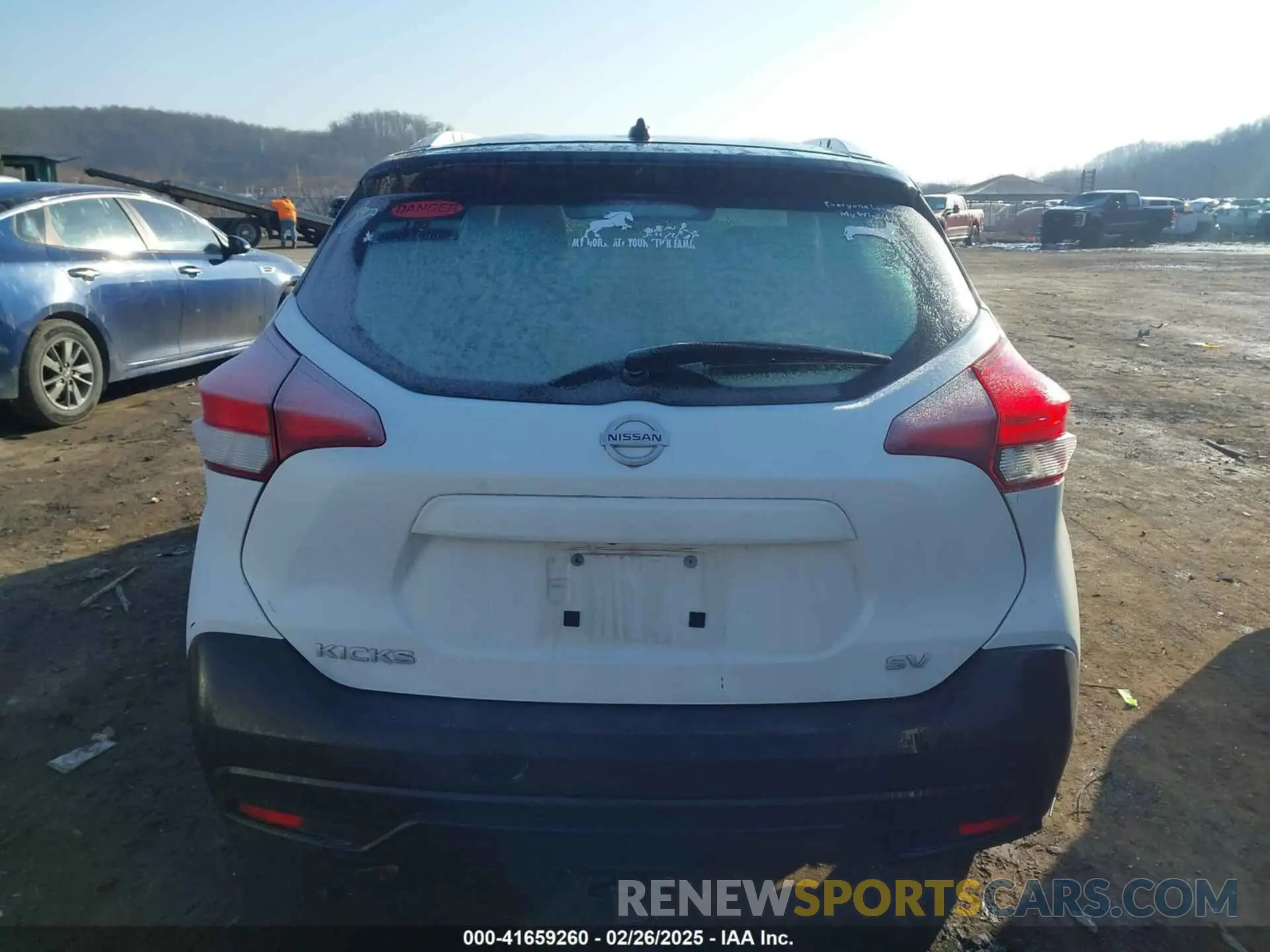 16 Photograph of a damaged car 3N1CP5CU5KL550663 NISSAN KICKS 2019