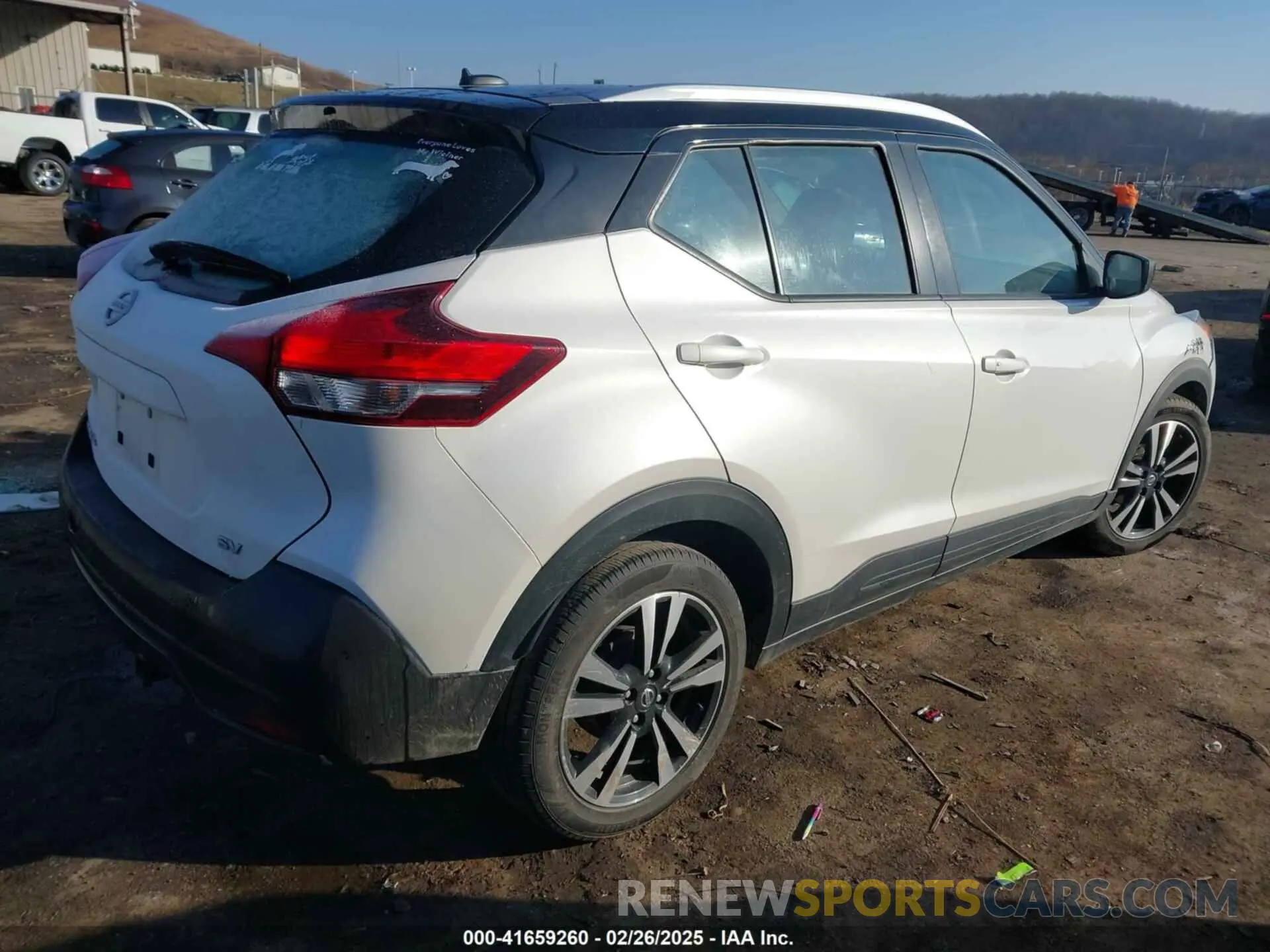 4 Photograph of a damaged car 3N1CP5CU5KL550663 NISSAN KICKS 2019