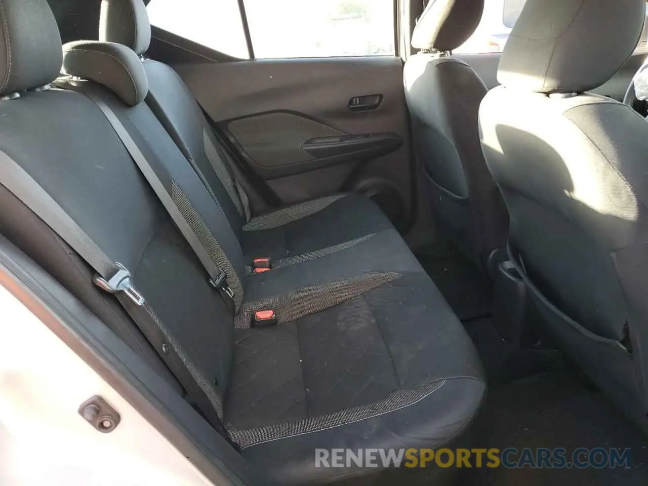10 Photograph of a damaged car 3N1CP5CU5KL557449 NISSAN KICKS 2019