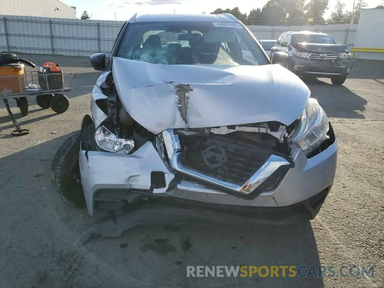 5 Photograph of a damaged car 3N1CP5CU5KL557449 NISSAN KICKS 2019