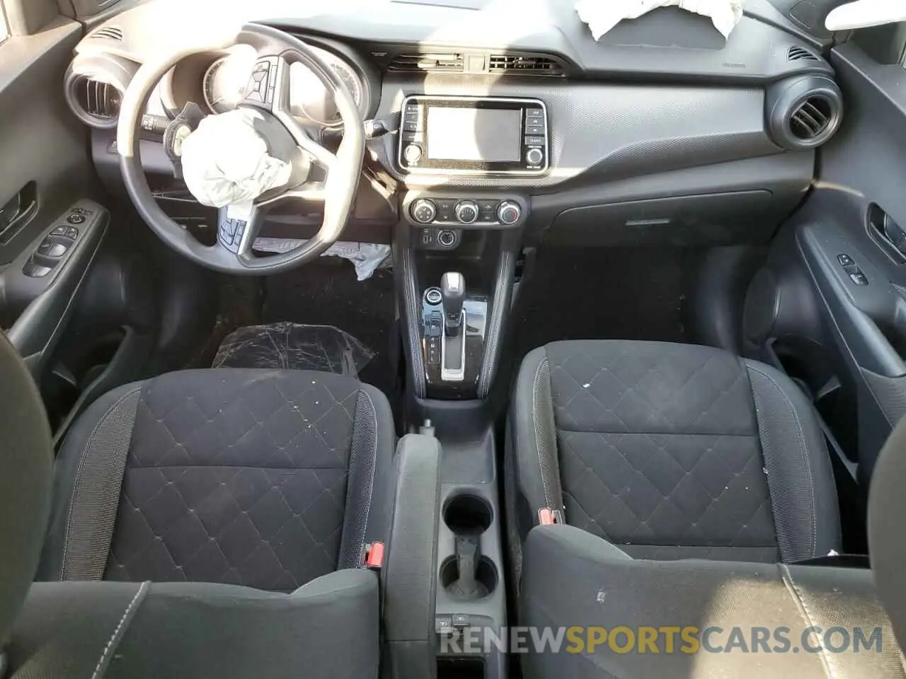 8 Photograph of a damaged car 3N1CP5CU5KL557449 NISSAN KICKS 2019