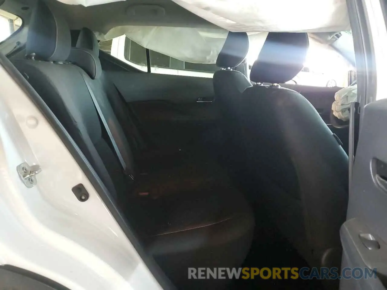 11 Photograph of a damaged car 3N1CP5CU5KL568614 NISSAN KICKS 2019