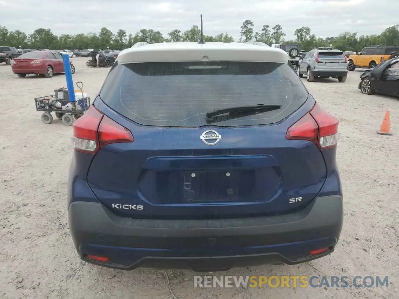 6 Photograph of a damaged car 3N1CP5CU6KL484186 NISSAN KICKS 2019