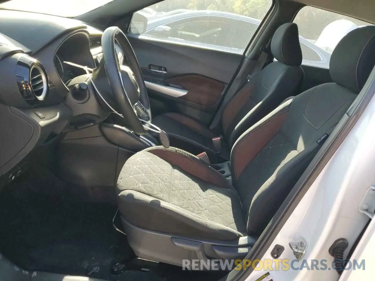 7 Photograph of a damaged car 3N1CP5CU6KL492384 NISSAN KICKS 2019