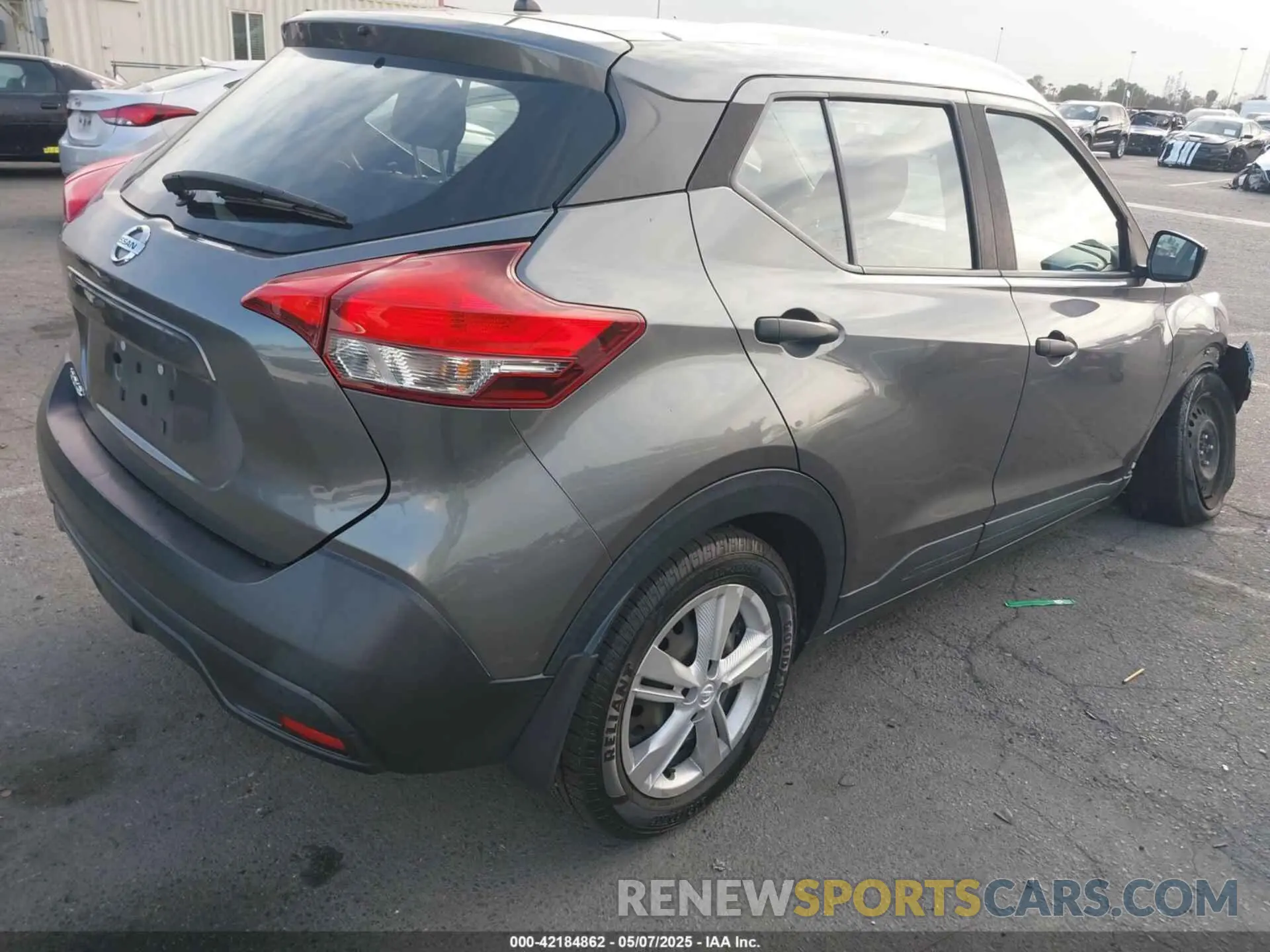4 Photograph of a damaged car 3N1CP5CU6KL496256 NISSAN KICKS 2019