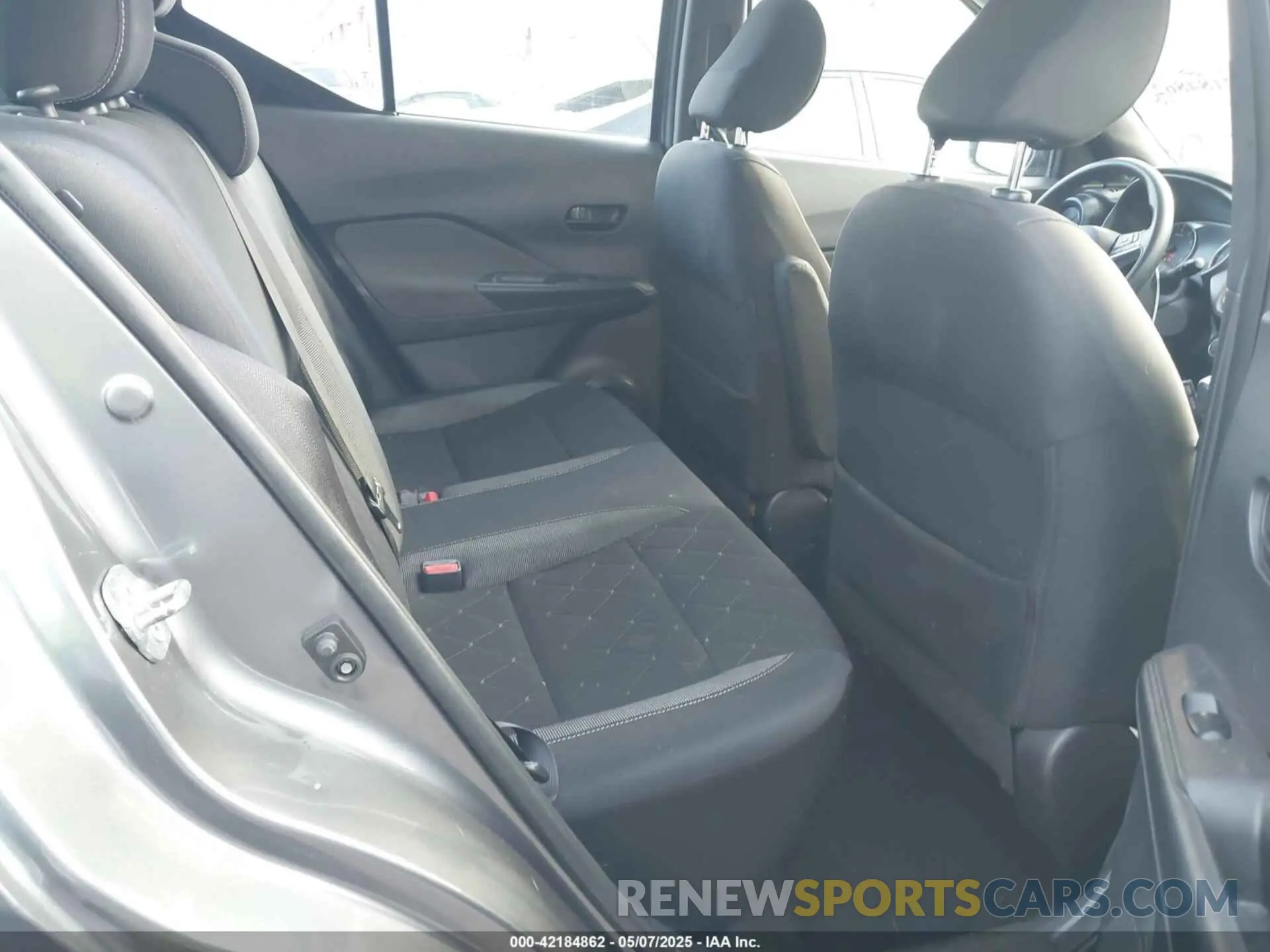 8 Photograph of a damaged car 3N1CP5CU6KL496256 NISSAN KICKS 2019