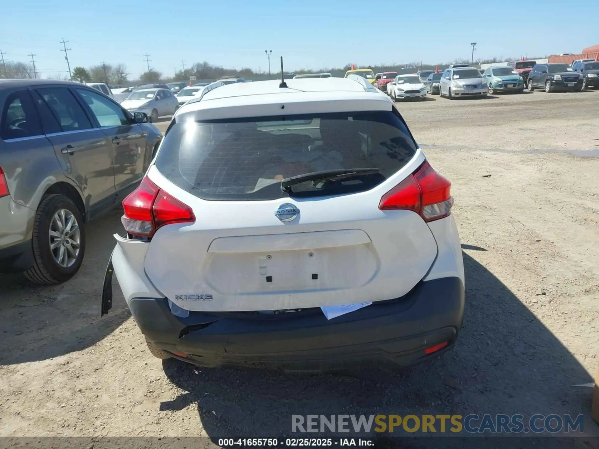 16 Photograph of a damaged car 3N1CP5CU6KL514318 NISSAN KICKS 2019