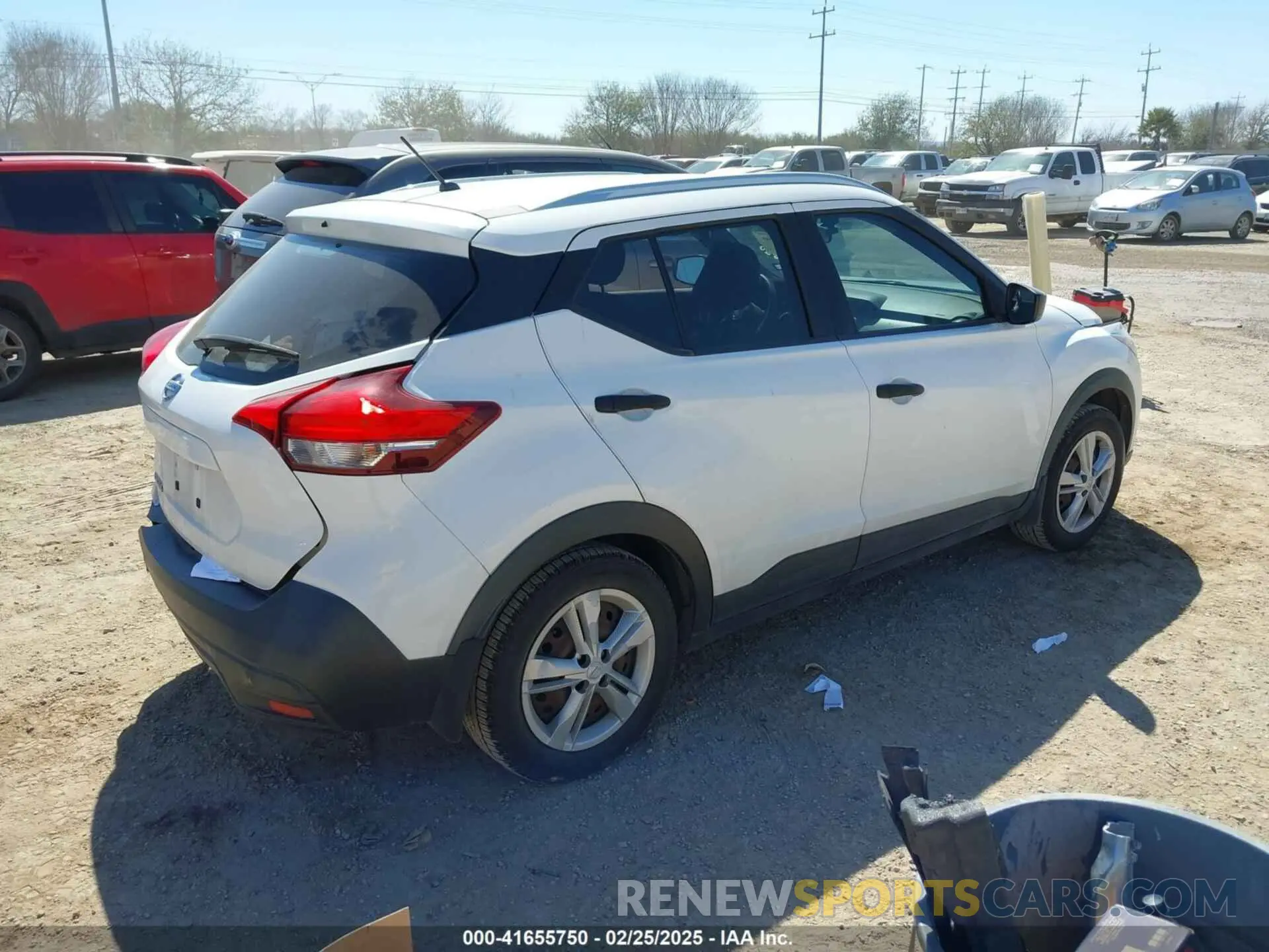 4 Photograph of a damaged car 3N1CP5CU6KL514318 NISSAN KICKS 2019