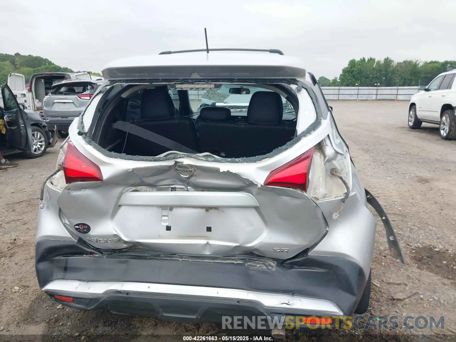 17 Photograph of a damaged car 3N1CP5CU6KL528820 NISSAN KICKS 2019
