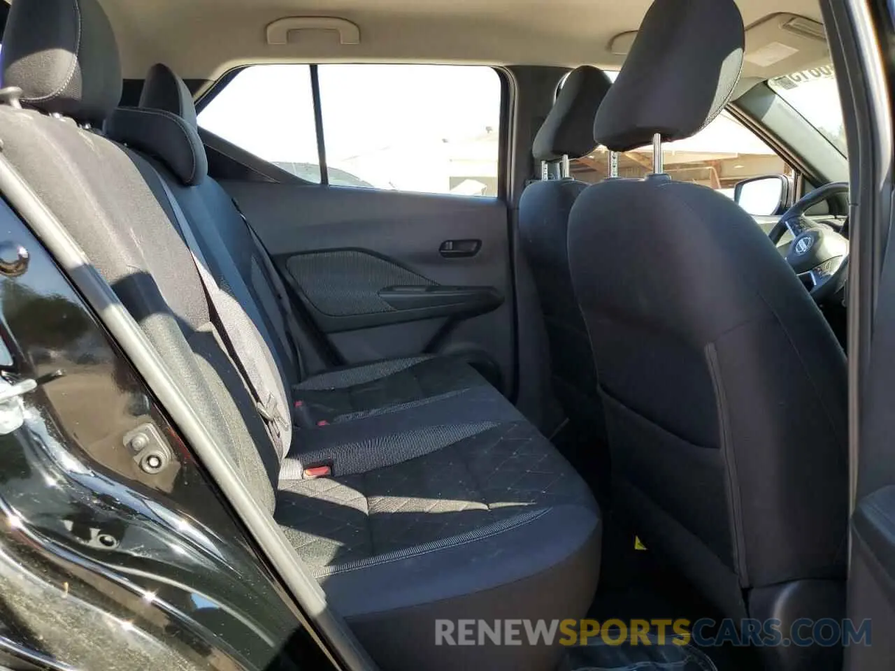 10 Photograph of a damaged car 3N1CP5CU6KL533063 NISSAN KICKS 2019
