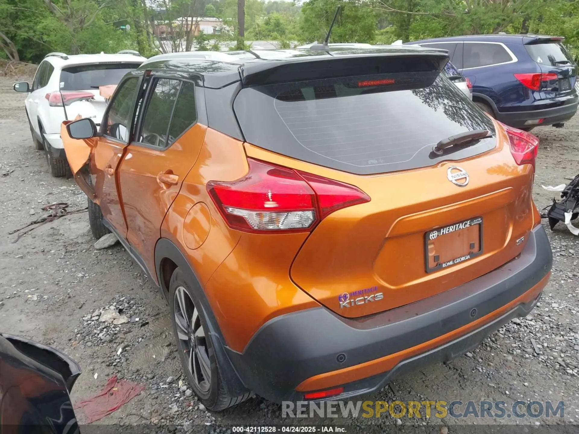 3 Photograph of a damaged car 3N1CP5CU6KL554320 NISSAN KICKS 2019