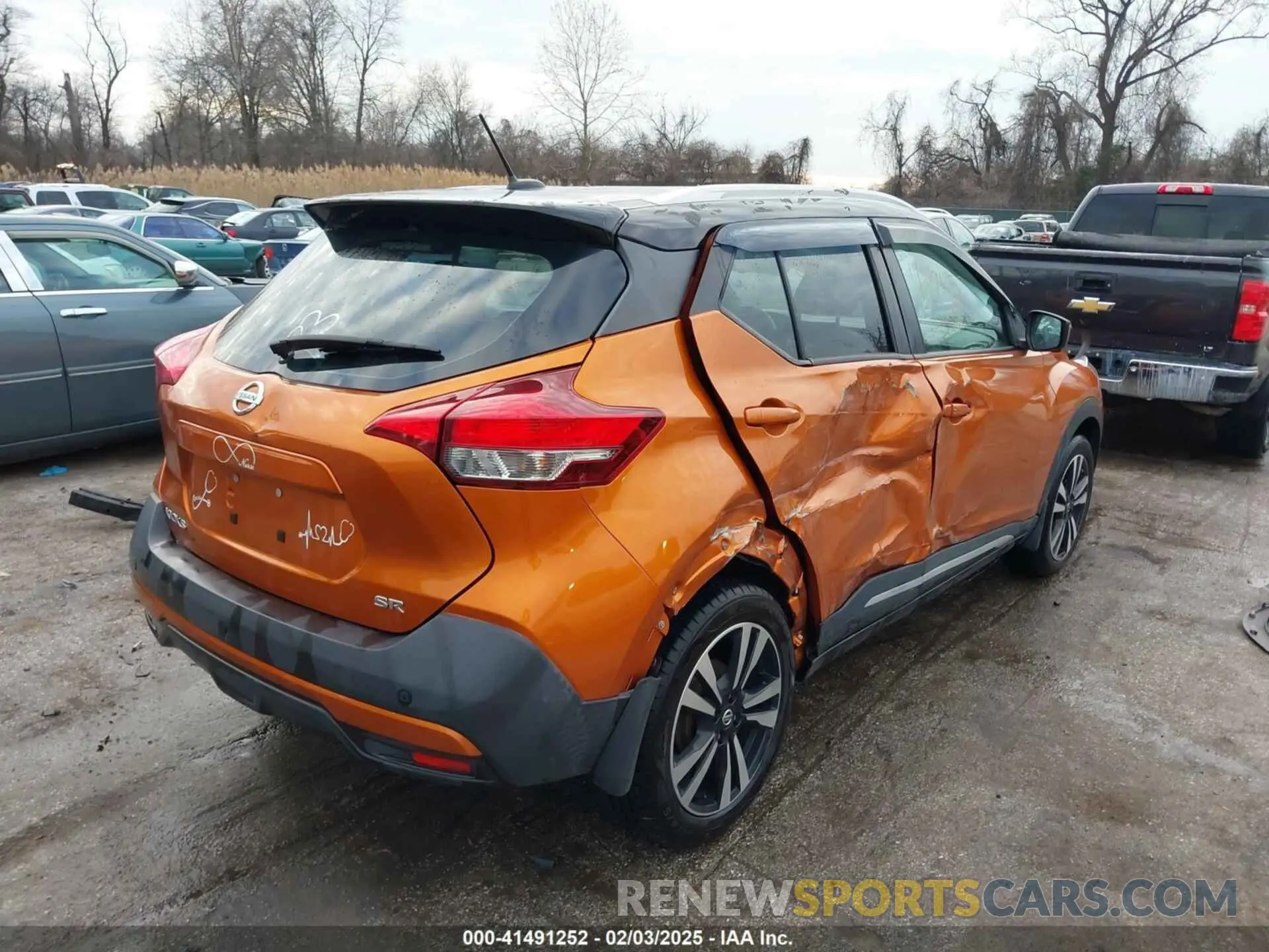 4 Photograph of a damaged car 3N1CP5CU6KL559887 NISSAN KICKS 2019