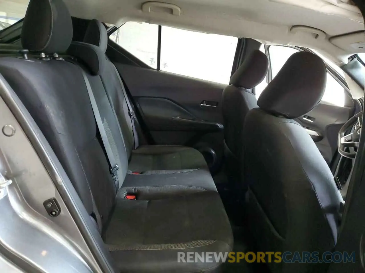 11 Photograph of a damaged car 3N1CP5CU7KL497352 NISSAN KICKS 2019