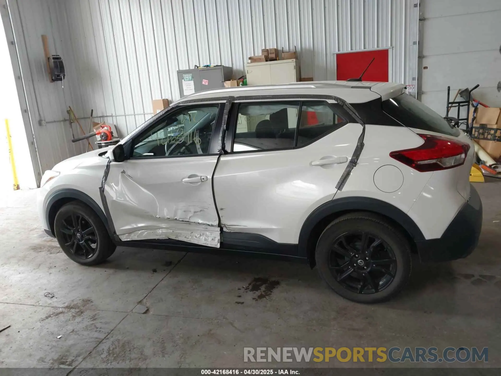 14 Photograph of a damaged car 3N1CP5CU7KL498307 NISSAN KICKS 2019