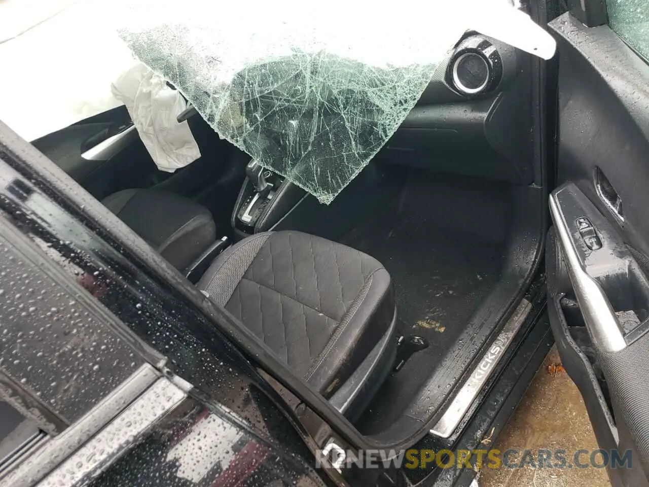 8 Photograph of a damaged car 3N1CP5CU7KL500198 NISSAN KICKS 2019