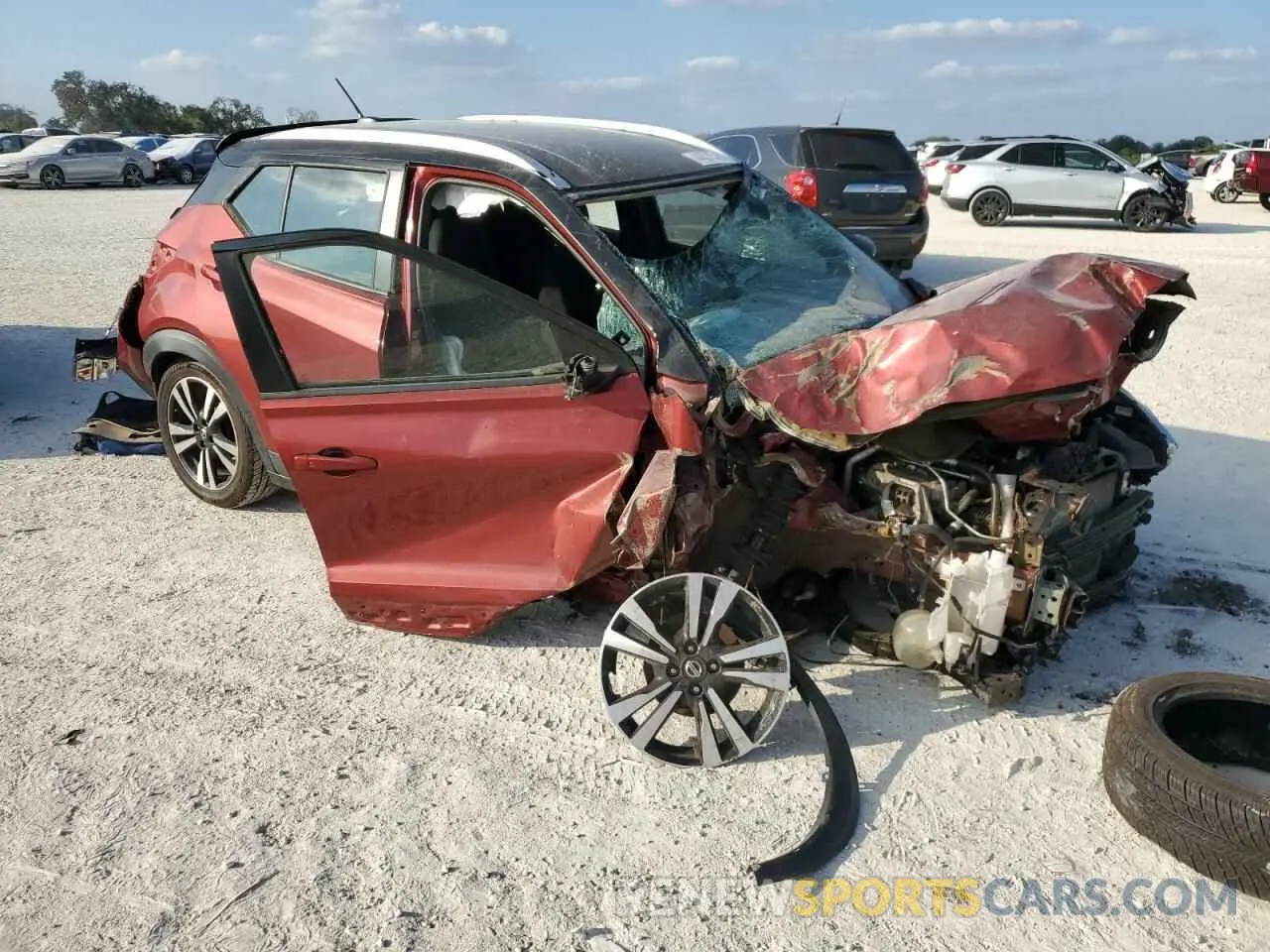 4 Photograph of a damaged car 3N1CP5CU7KL520337 NISSAN KICKS 2019