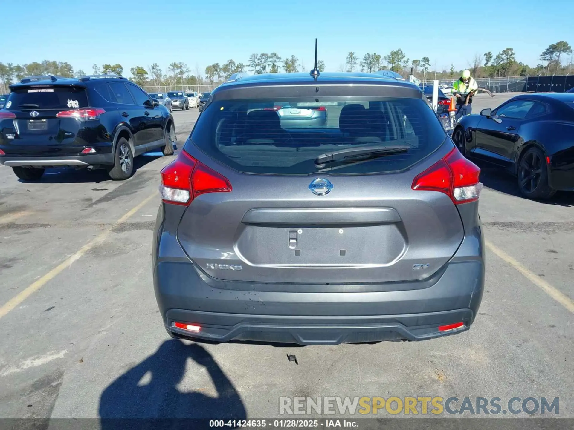 17 Photograph of a damaged car 3N1CP5CU7KL528115 NISSAN KICKS 2019