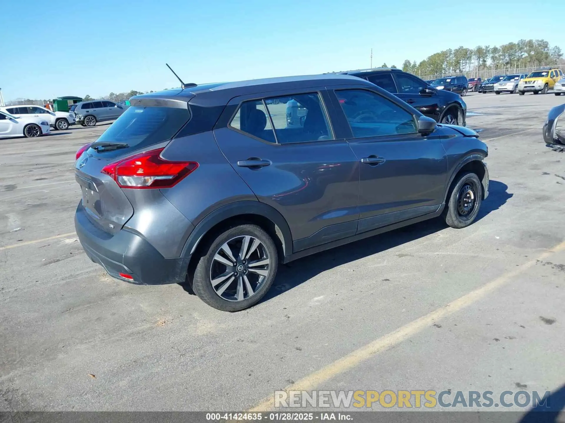 4 Photograph of a damaged car 3N1CP5CU7KL528115 NISSAN KICKS 2019