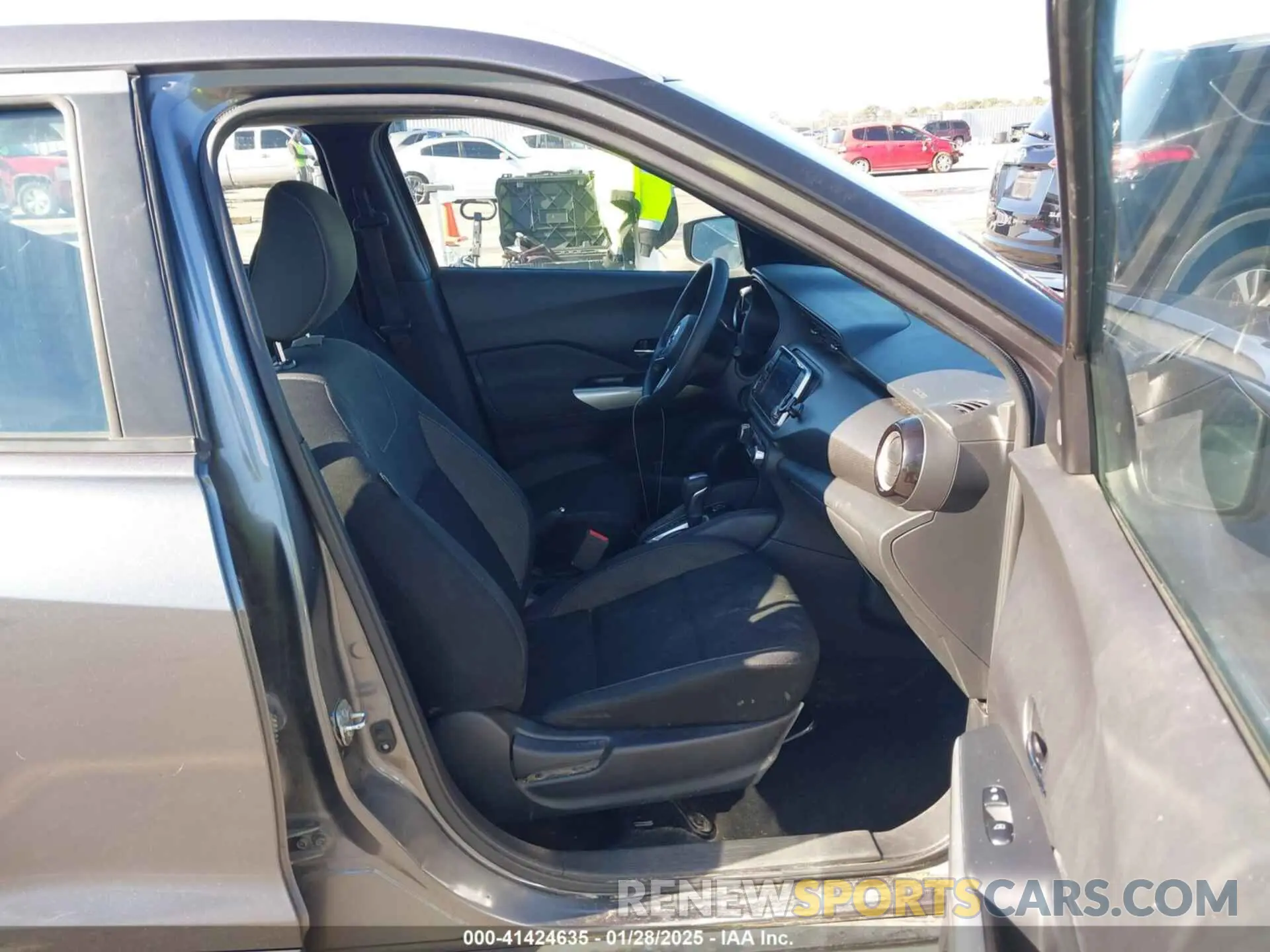 5 Photograph of a damaged car 3N1CP5CU7KL528115 NISSAN KICKS 2019