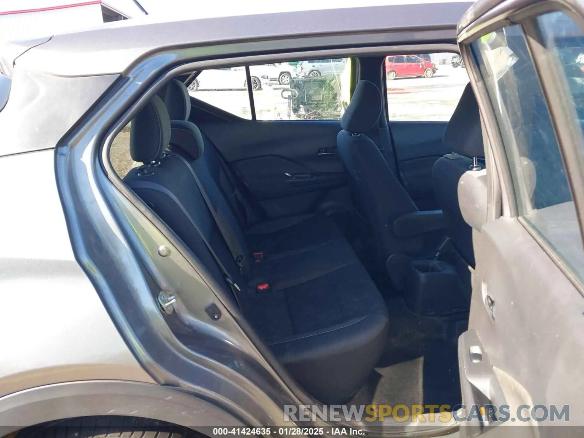 8 Photograph of a damaged car 3N1CP5CU7KL528115 NISSAN KICKS 2019