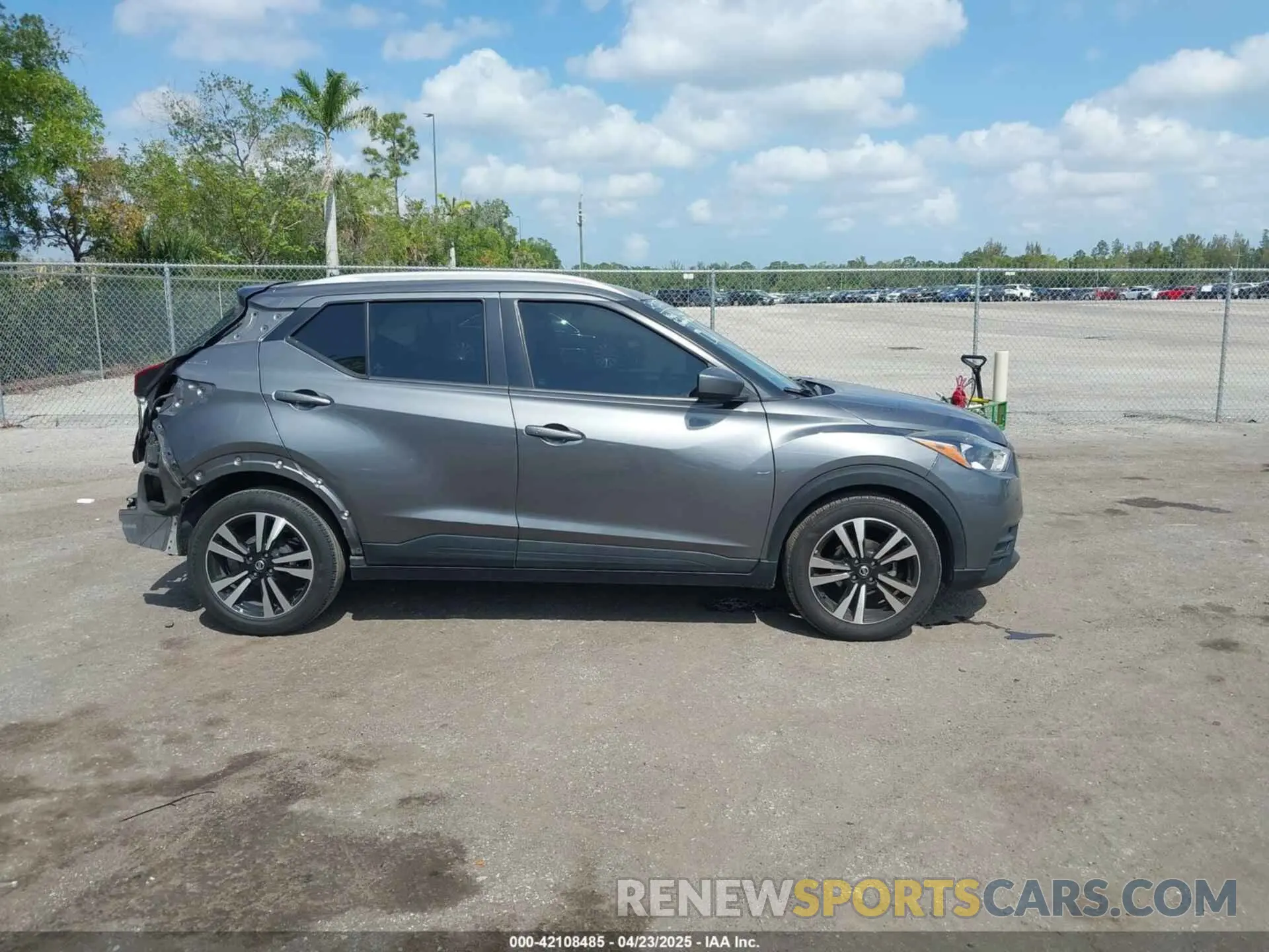 14 Photograph of a damaged car 3N1CP5CU7KL551975 NISSAN KICKS 2019