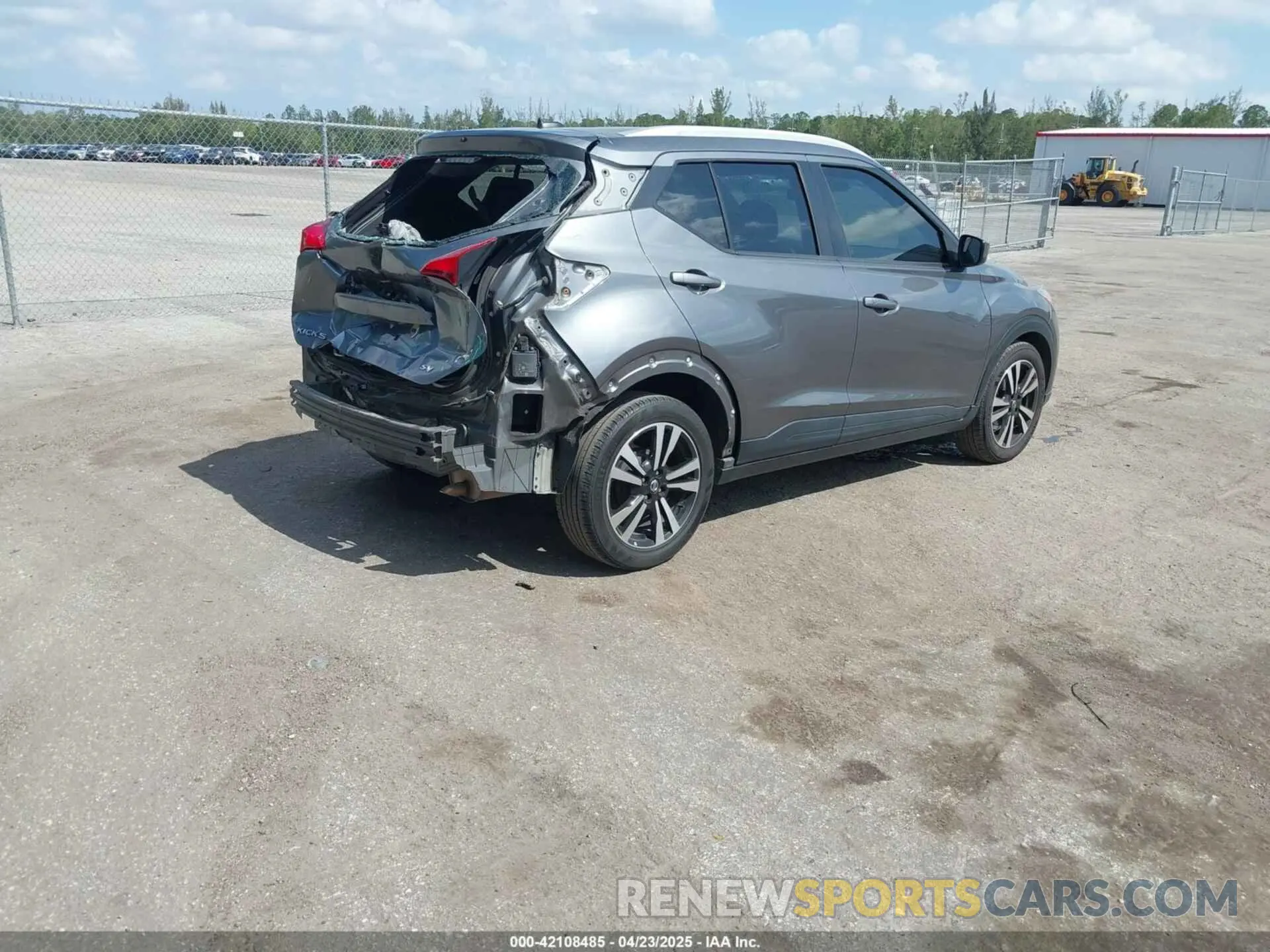 4 Photograph of a damaged car 3N1CP5CU7KL551975 NISSAN KICKS 2019