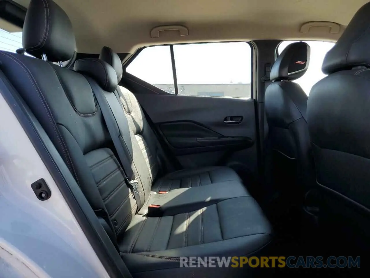 11 Photograph of a damaged car 3N1CP5CU7KL561809 NISSAN KICKS 2019