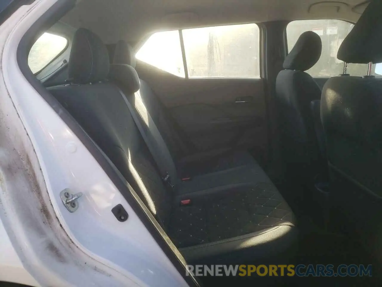 10 Photograph of a damaged car 3N1CP5CU7KL563916 NISSAN KICKS 2019