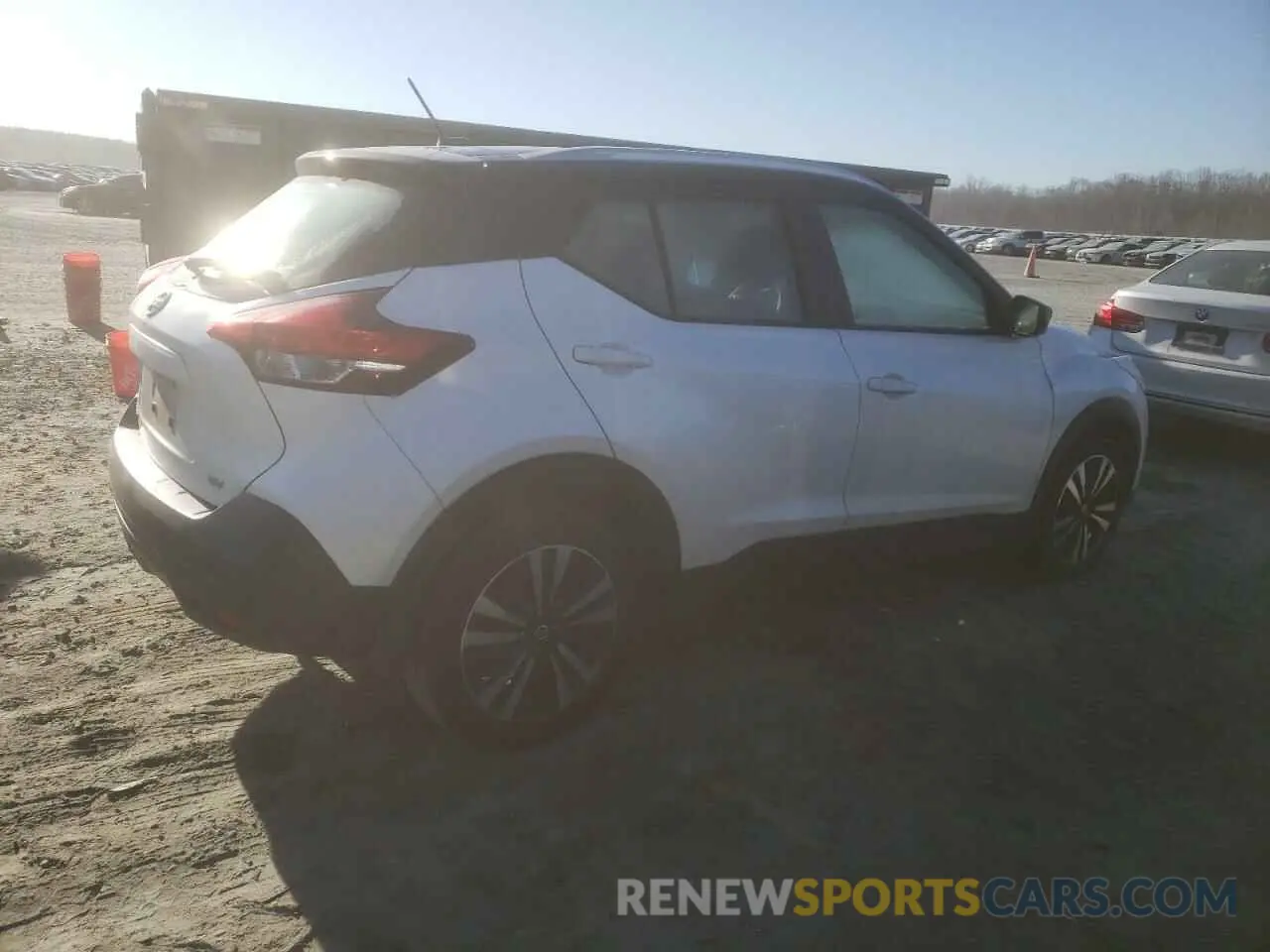 3 Photograph of a damaged car 3N1CP5CU7KL563916 NISSAN KICKS 2019