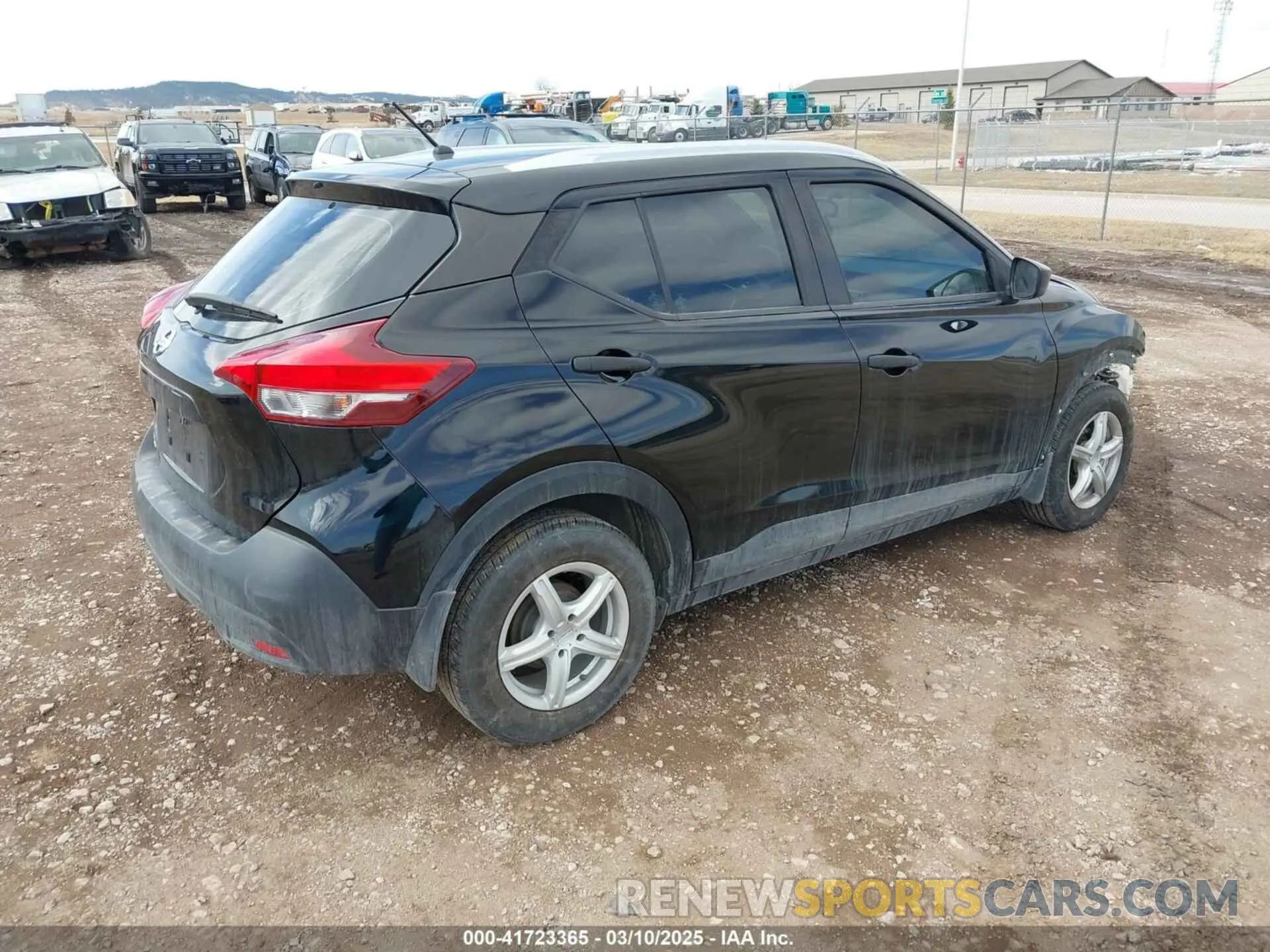4 Photograph of a damaged car 3N1CP5CU7KL564239 NISSAN KICKS 2019