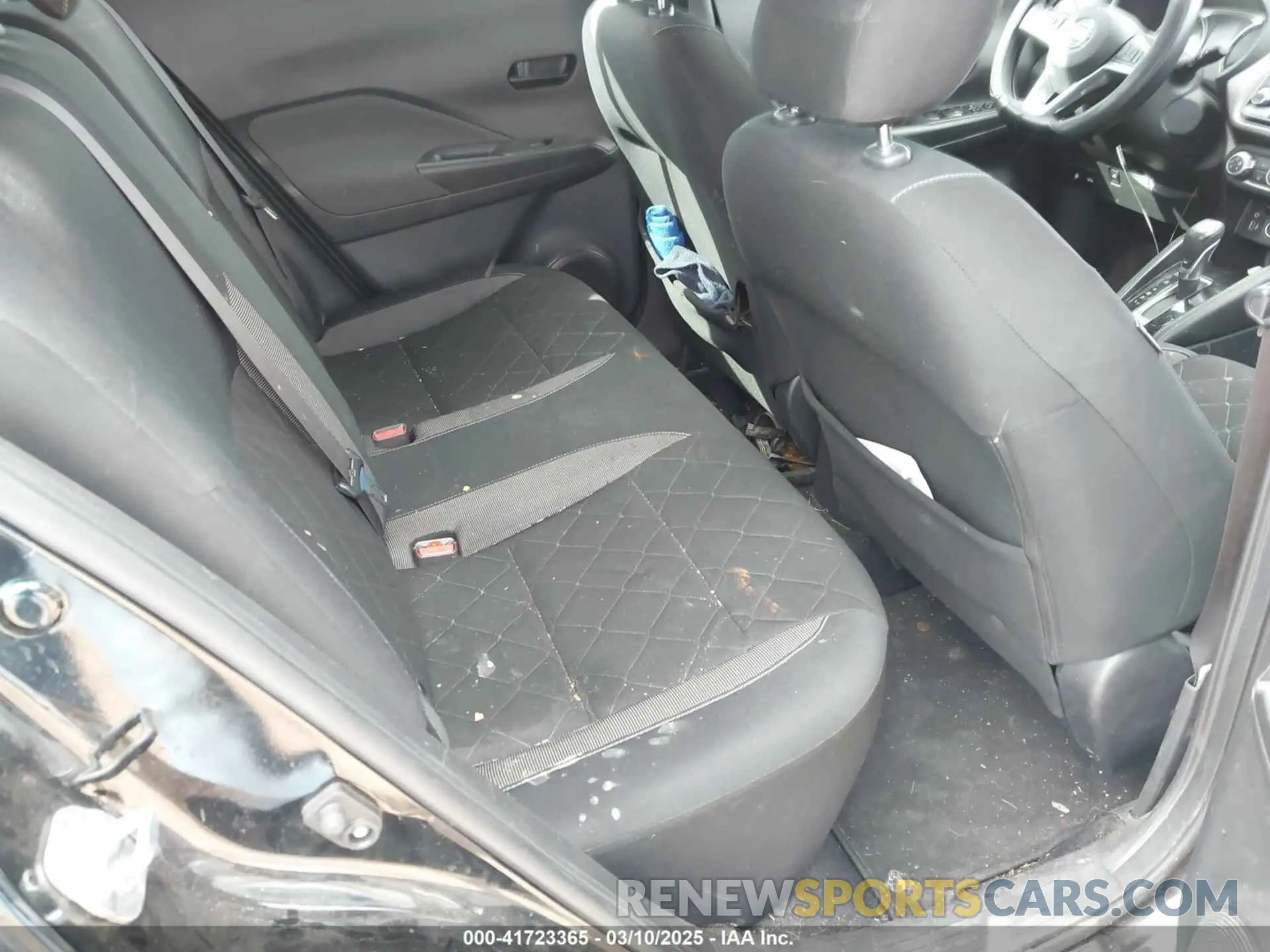 8 Photograph of a damaged car 3N1CP5CU7KL564239 NISSAN KICKS 2019