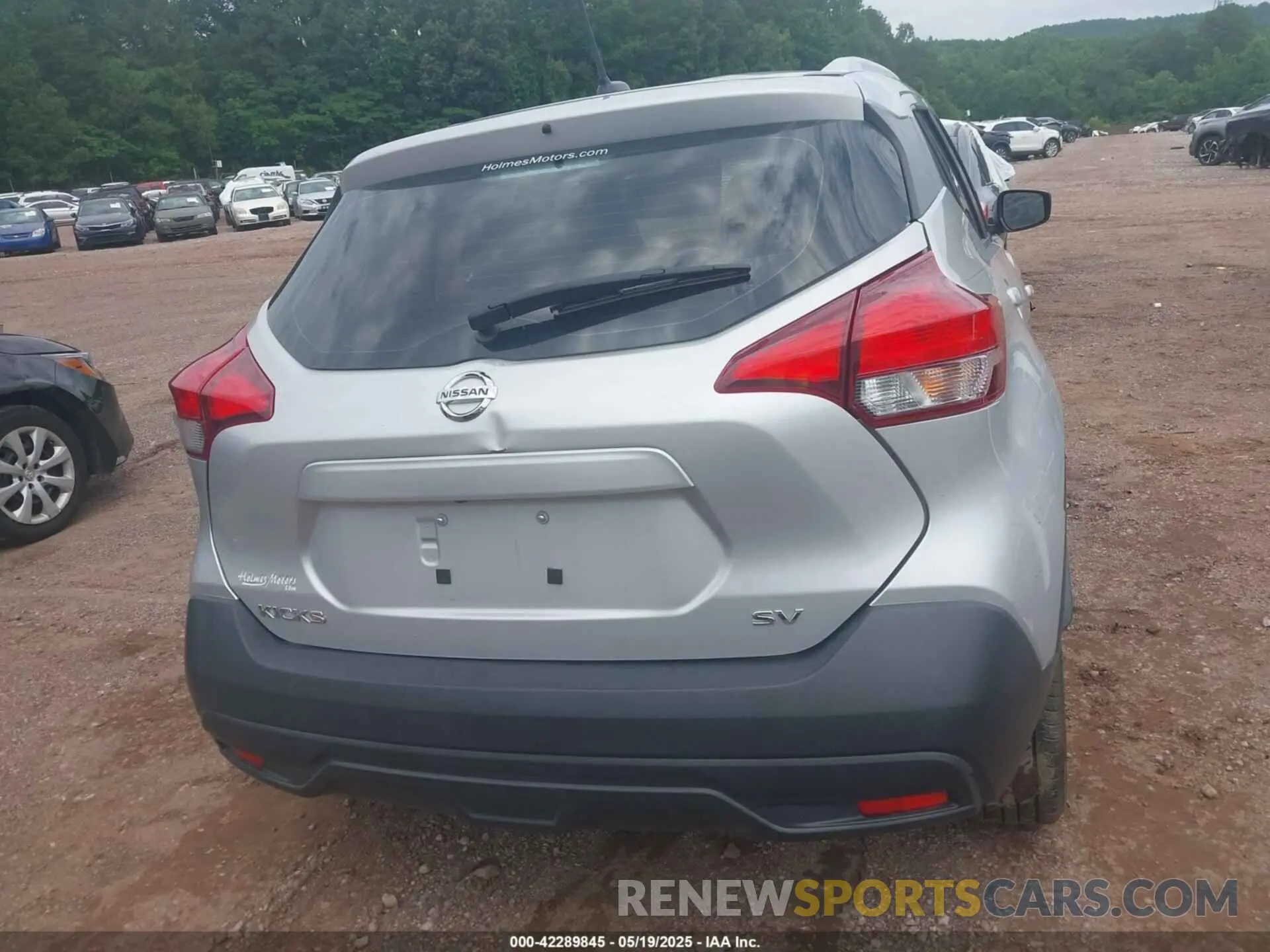 16 Photograph of a damaged car 3N1CP5CU7KL564886 NISSAN KICKS 2019