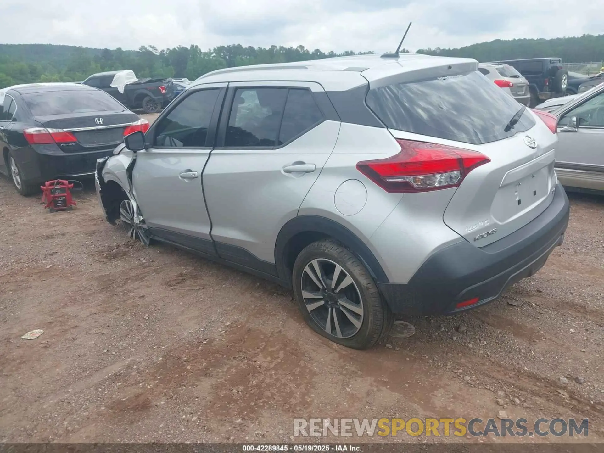 3 Photograph of a damaged car 3N1CP5CU7KL564886 NISSAN KICKS 2019