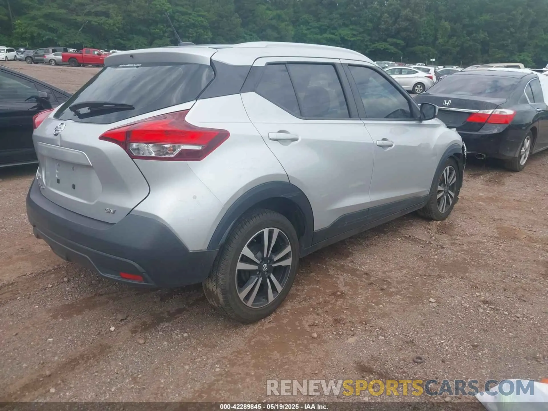 4 Photograph of a damaged car 3N1CP5CU7KL564886 NISSAN KICKS 2019
