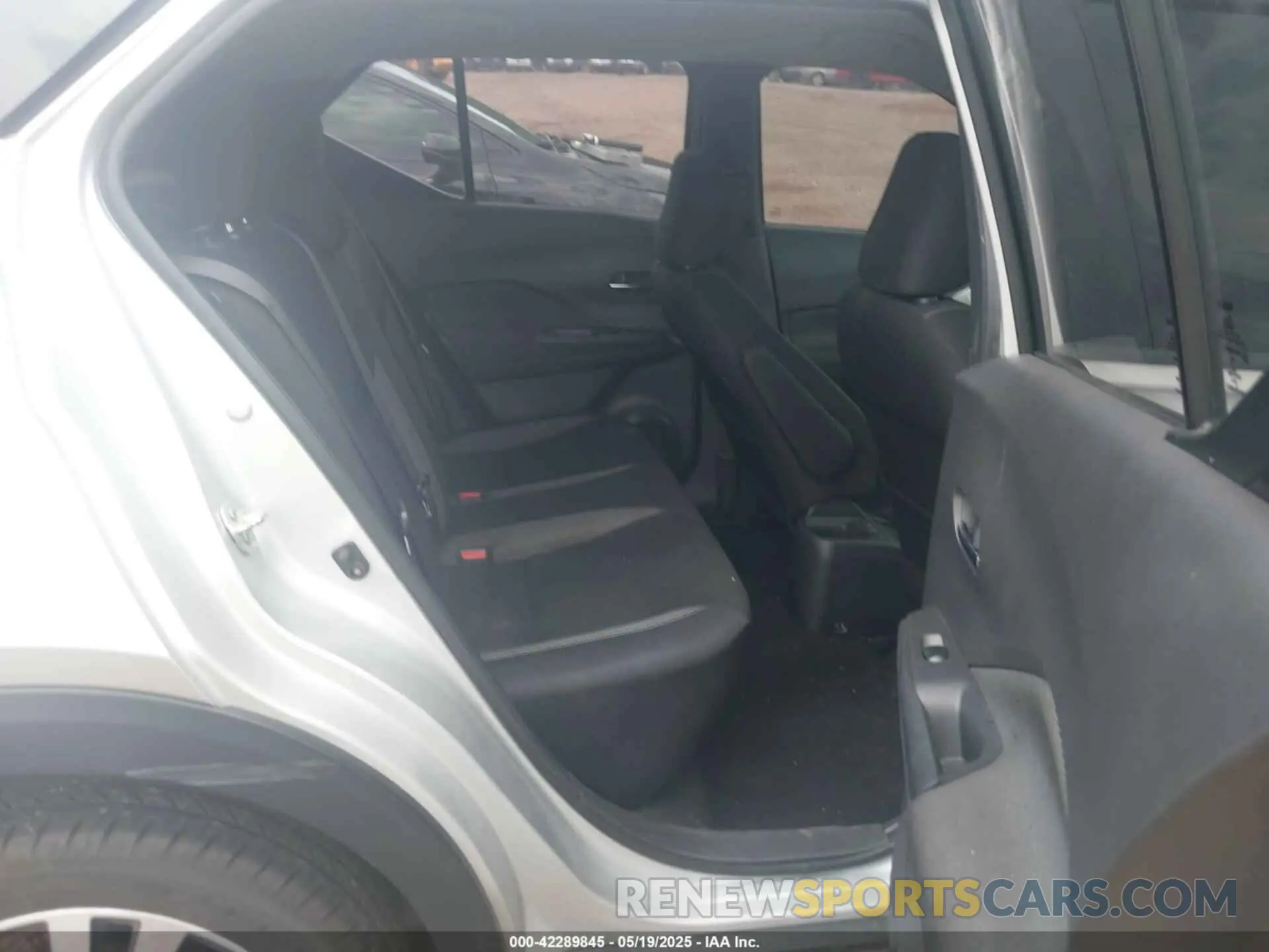 8 Photograph of a damaged car 3N1CP5CU7KL564886 NISSAN KICKS 2019